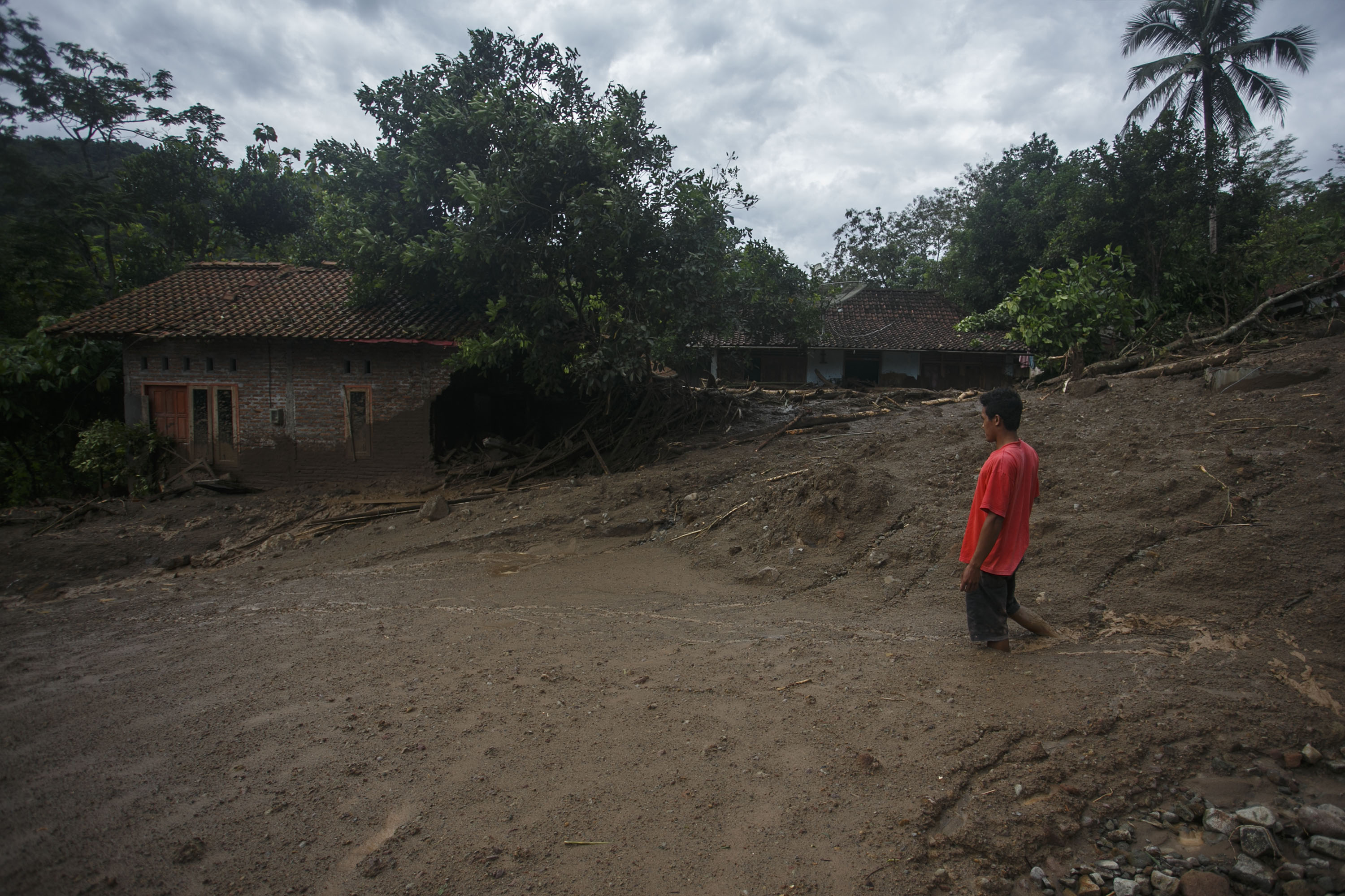 Indonesia: Death toll from floods, landslides hit 68