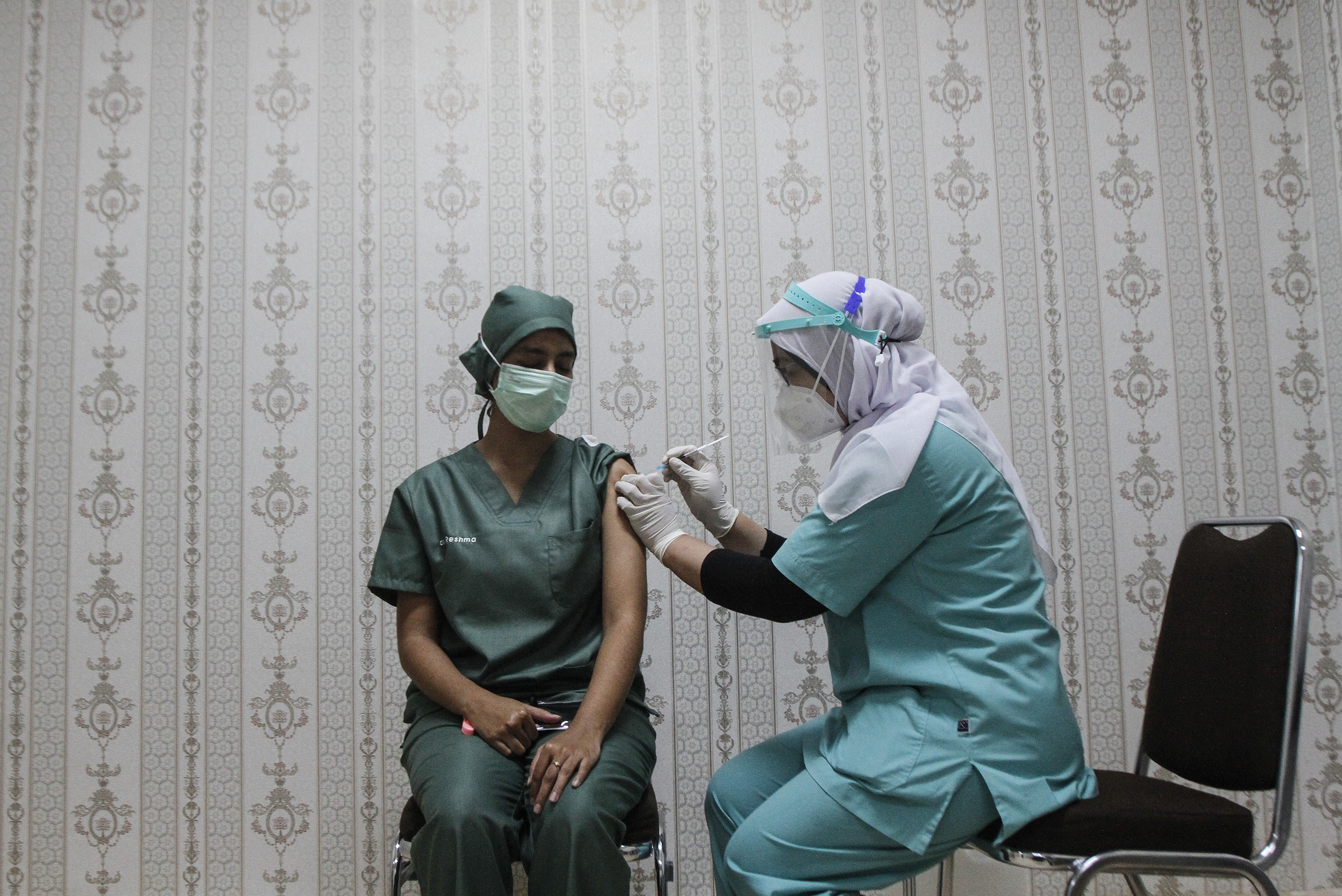 World faces ‘catastrophic moral failure’ over Covid-19 vaccines