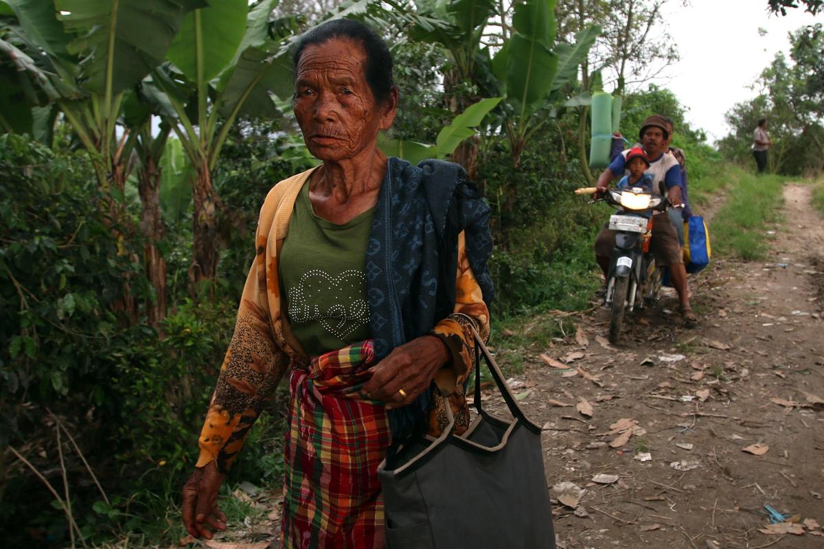 Indonesia: Air force plane crash kills 5