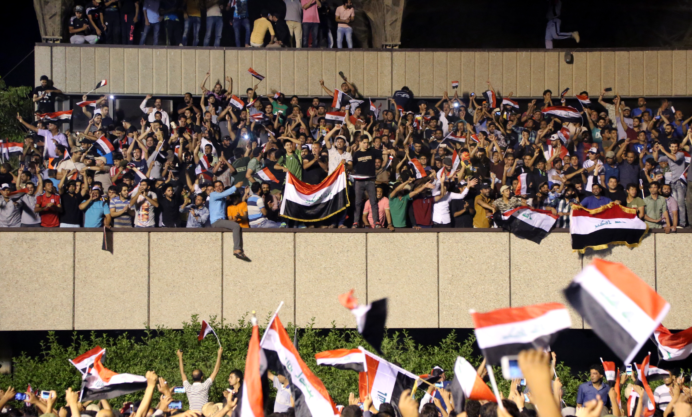 Iraq: Demanding gov’t reform, Sadrists storm parliament