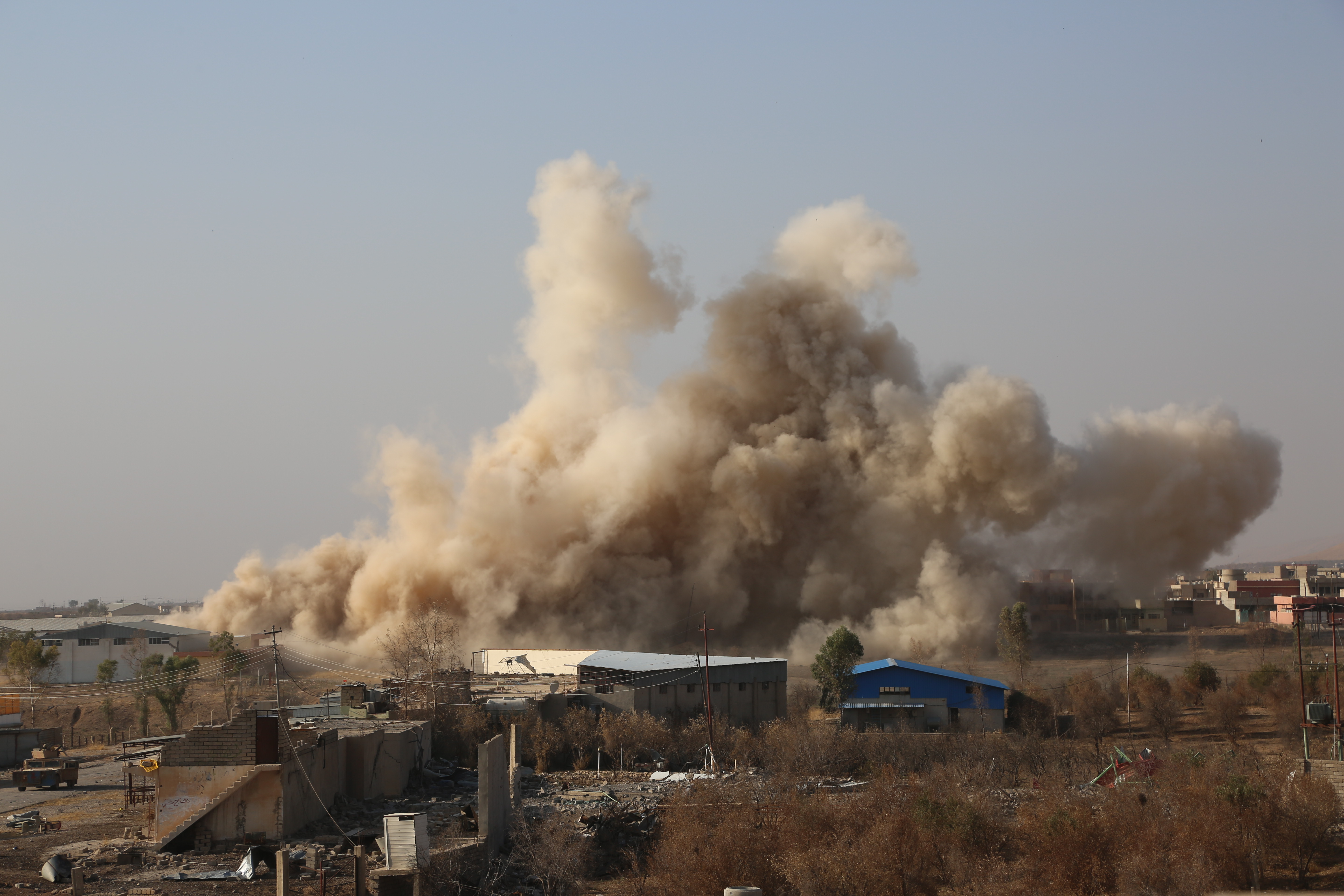Iraq: Daesh car-bomb kills dozens in W Mosul