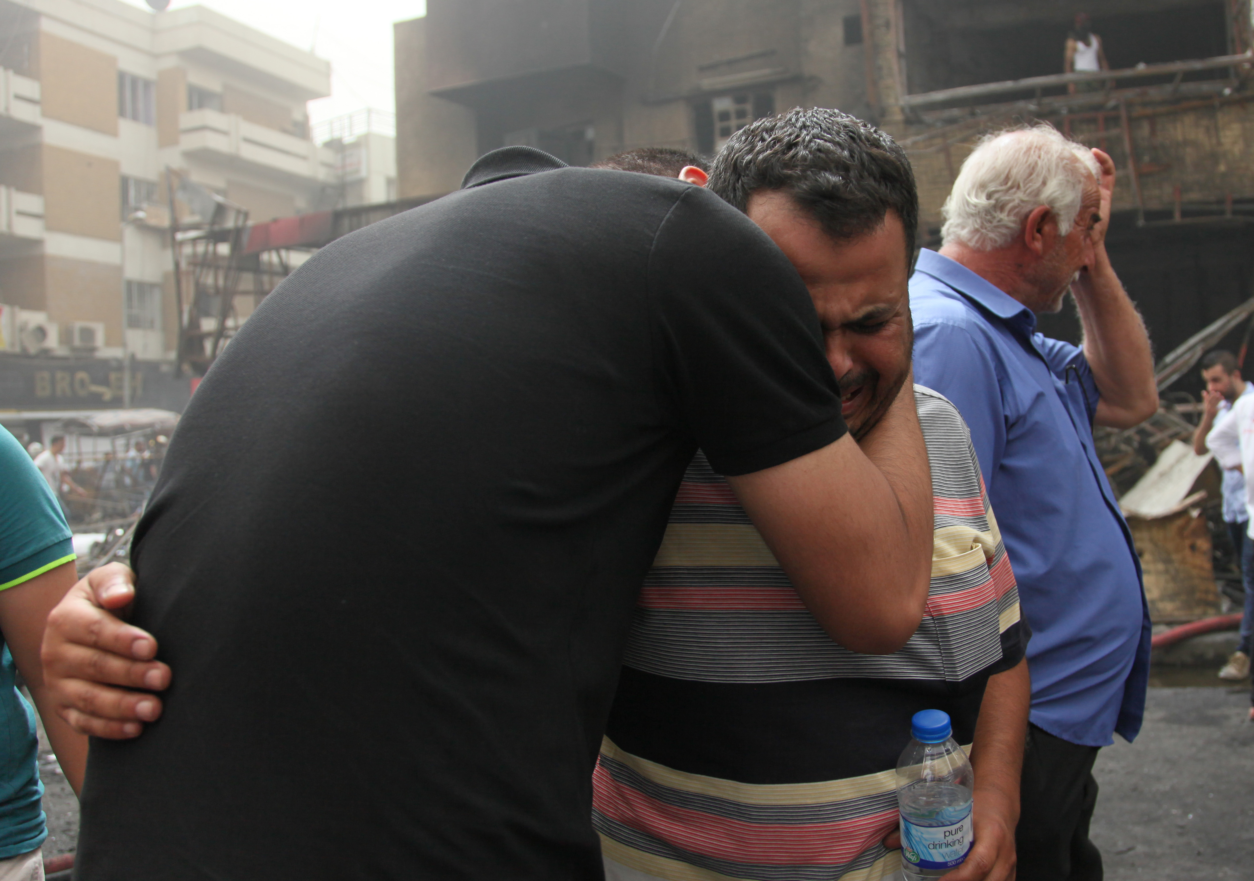 Iraq: Car bombing kills 10 near hospital in Baghdad
