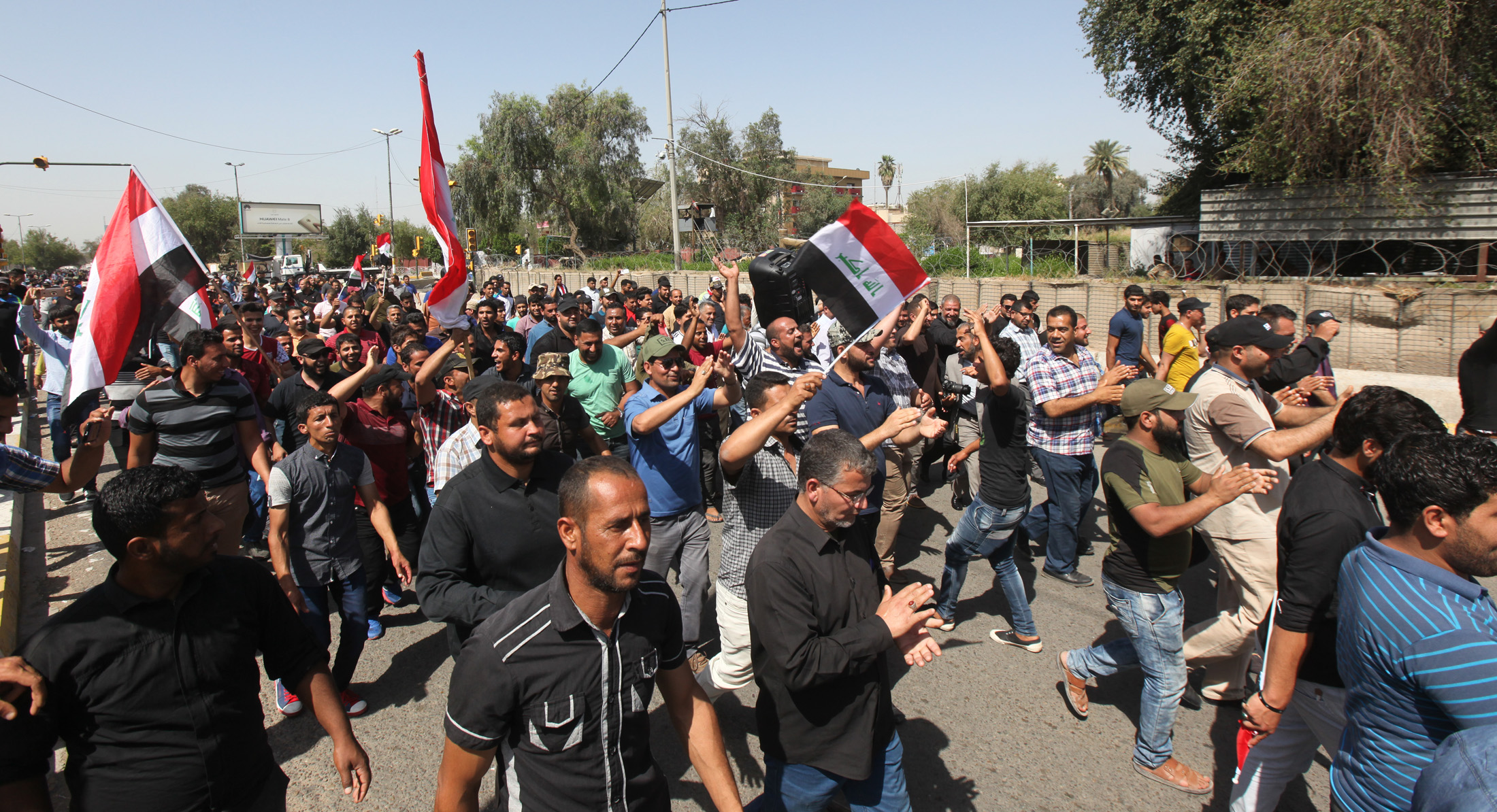 Iraq: Sadrists besiege Baghdad ministries amid mounting crisis
