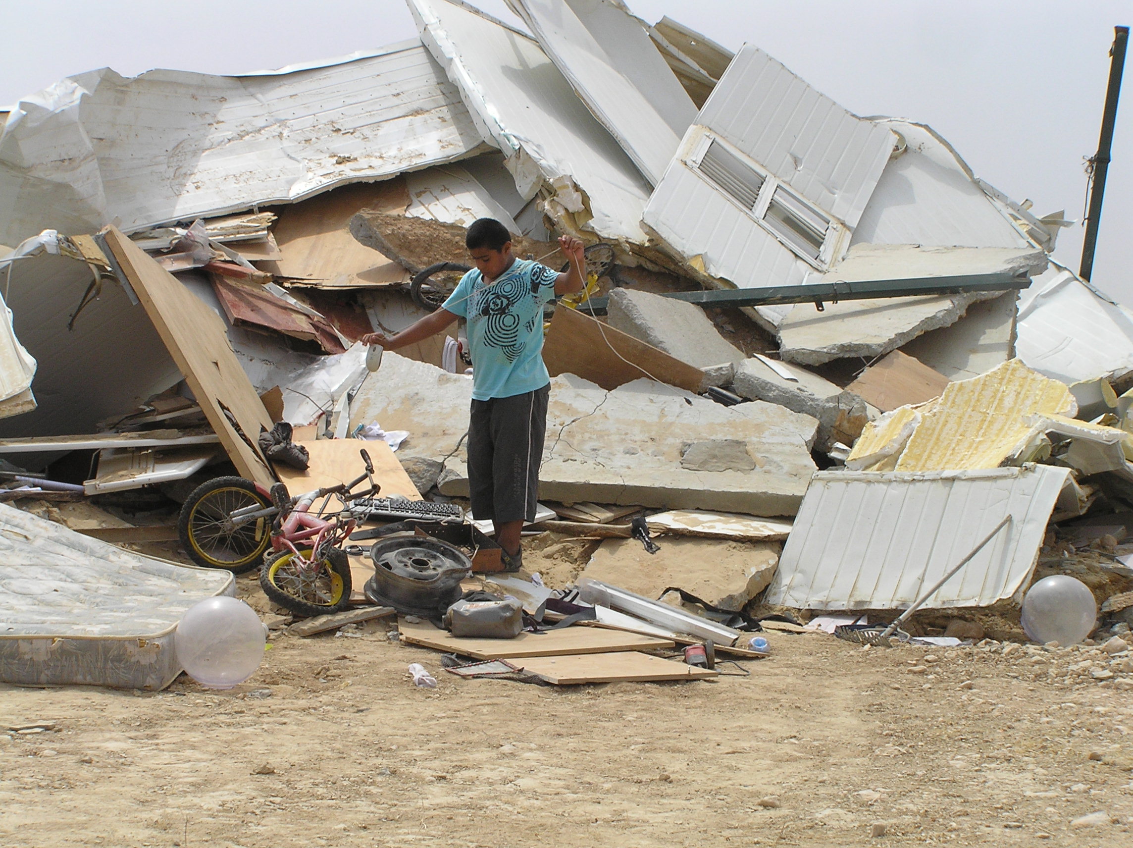 Palestine: Bedouin children school in Jerusalem faces Israeli demolition