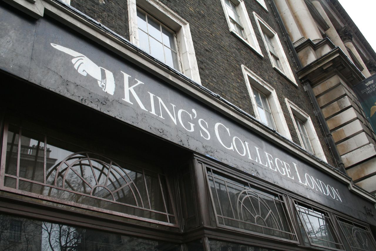 King’s College apologises for banning students during royal visit