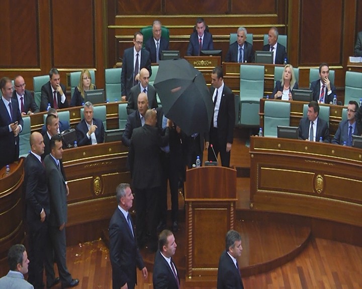 Kosovo: MPs throw eggs at PM Mustafa in parliament