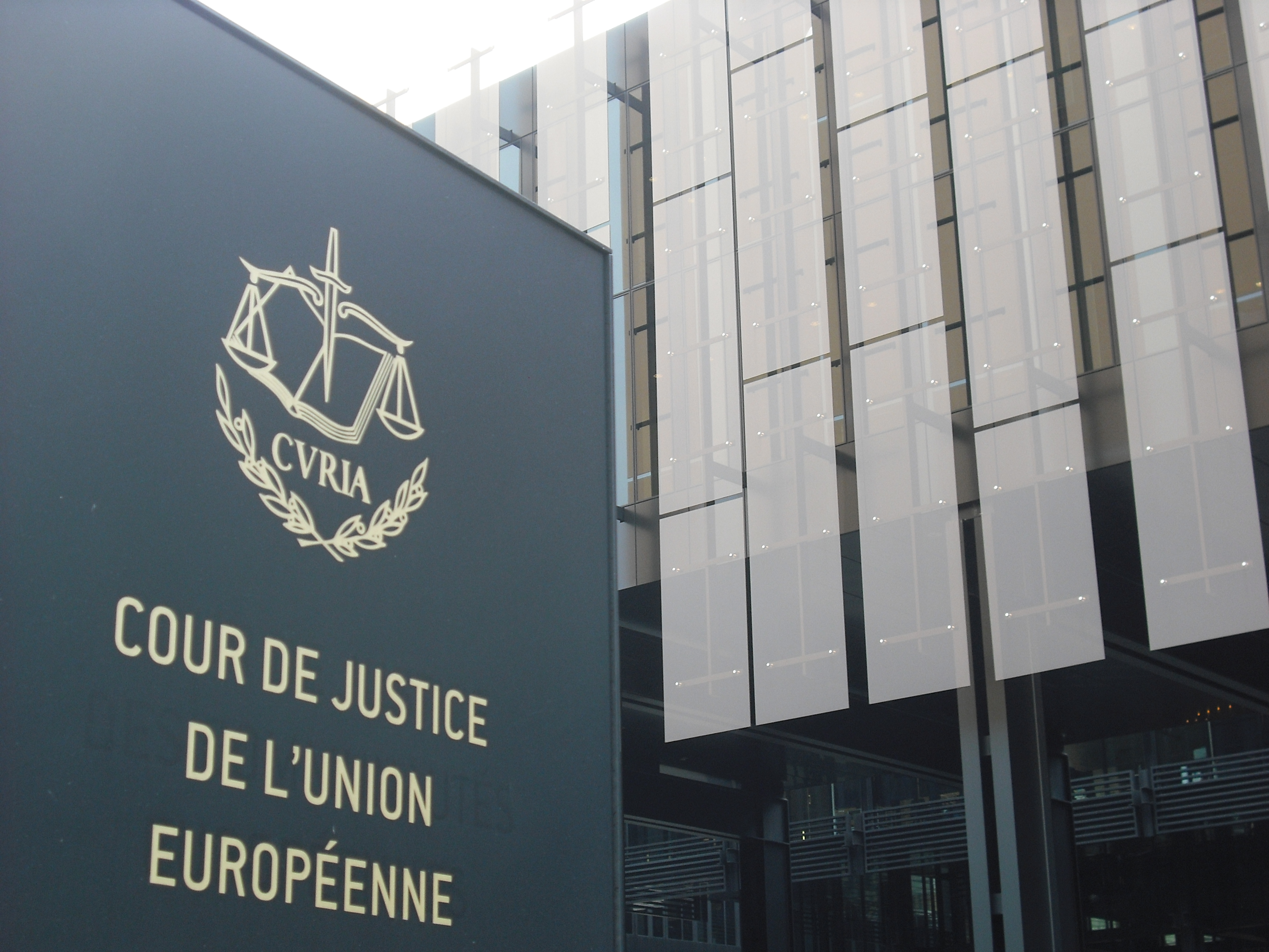 EU companies can ban employees from wearing headscarf, court rules