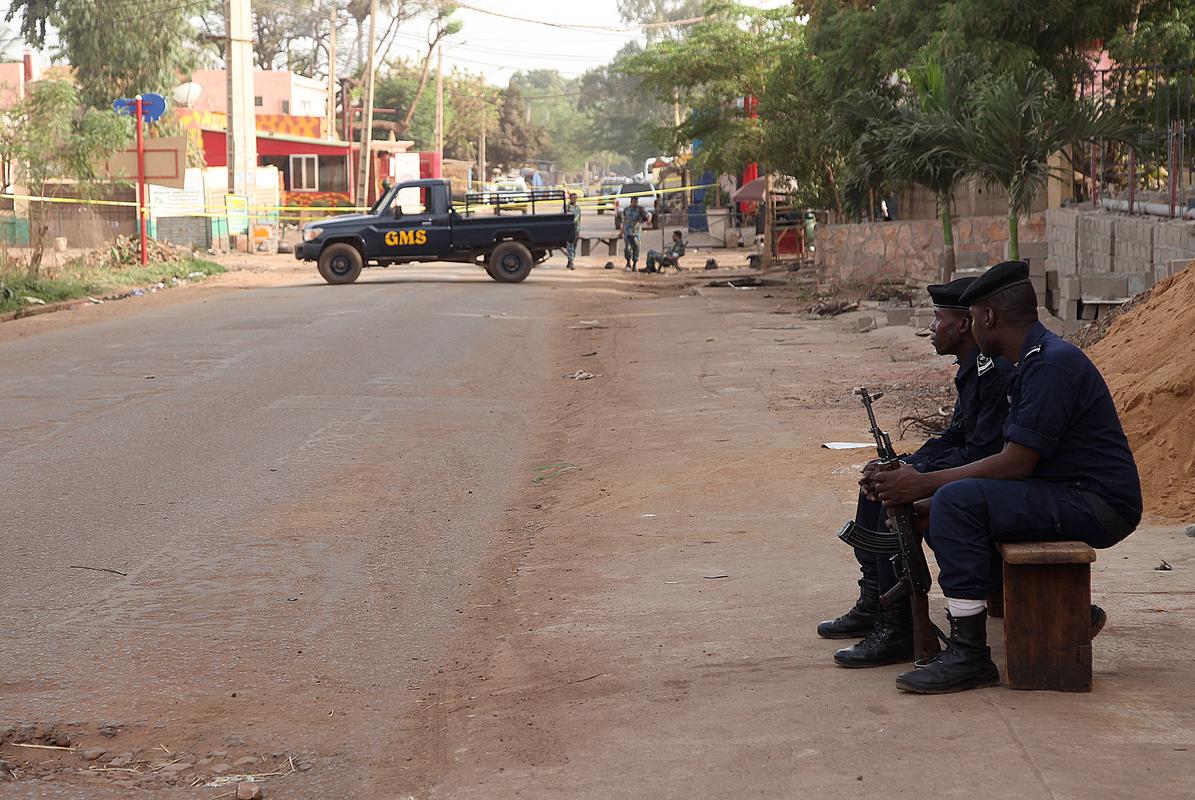 Mali: 10 soldiers killed in attack on army base