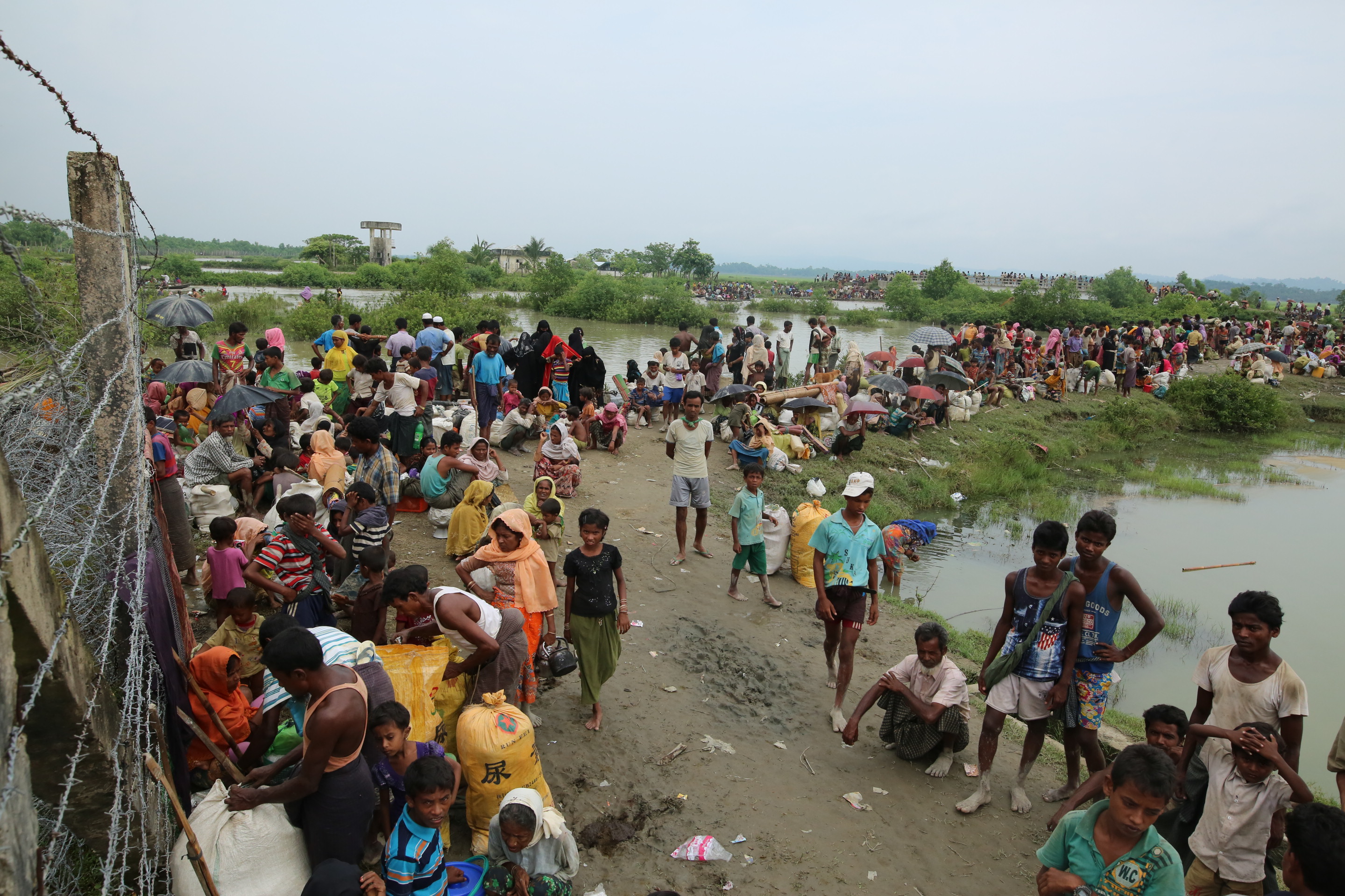Myanmar: Rohingya Muslim schools, shops set on fire