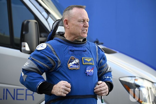 NASA Crew Walks Out at the Kennedy Space Center, Florida - Vimarsana News