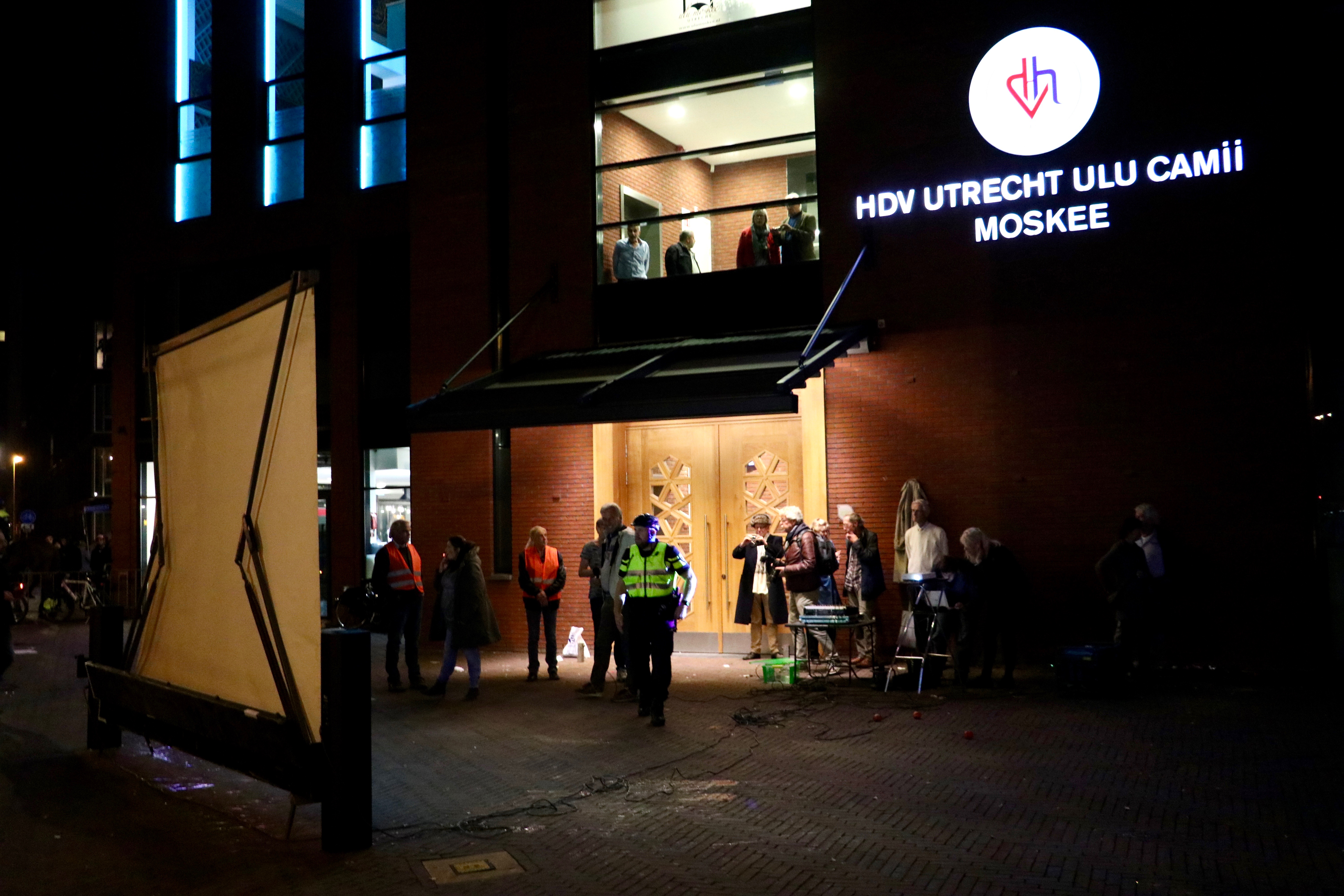 Netherlands: Dutch mayor shuts down anti-Muslim demonstration
