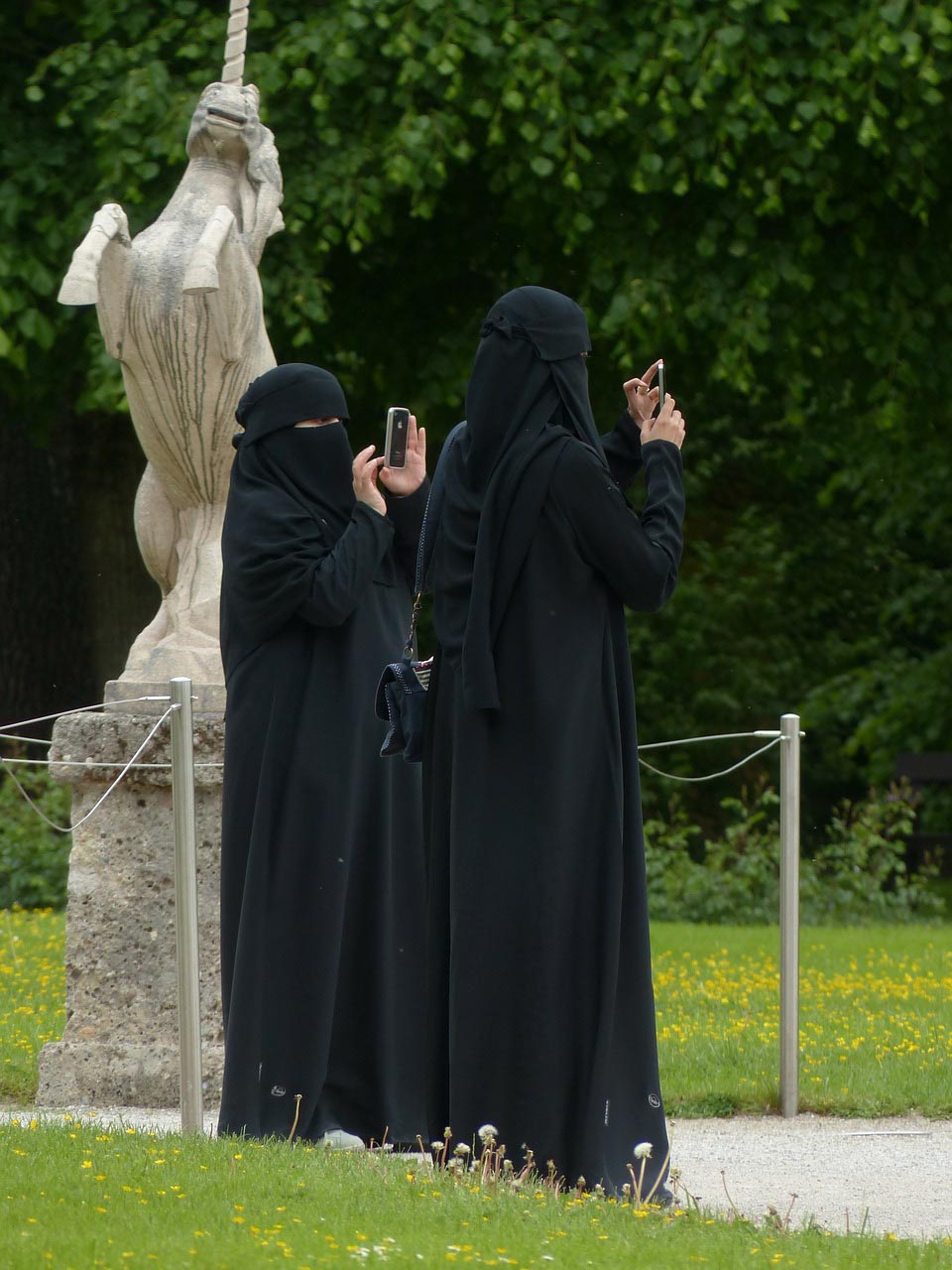 Netherlands niqab ban comes into effect