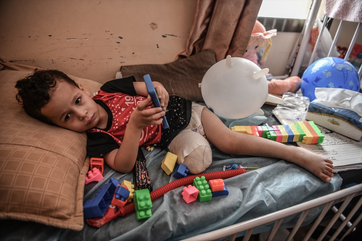 Gaza: Israeli airstrikes level 12 dwellings in Jabalia, killing 31 Palestinians