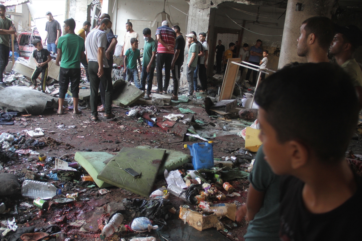 Palestine: Israeli airstrikes on Gaza school kill at least 100