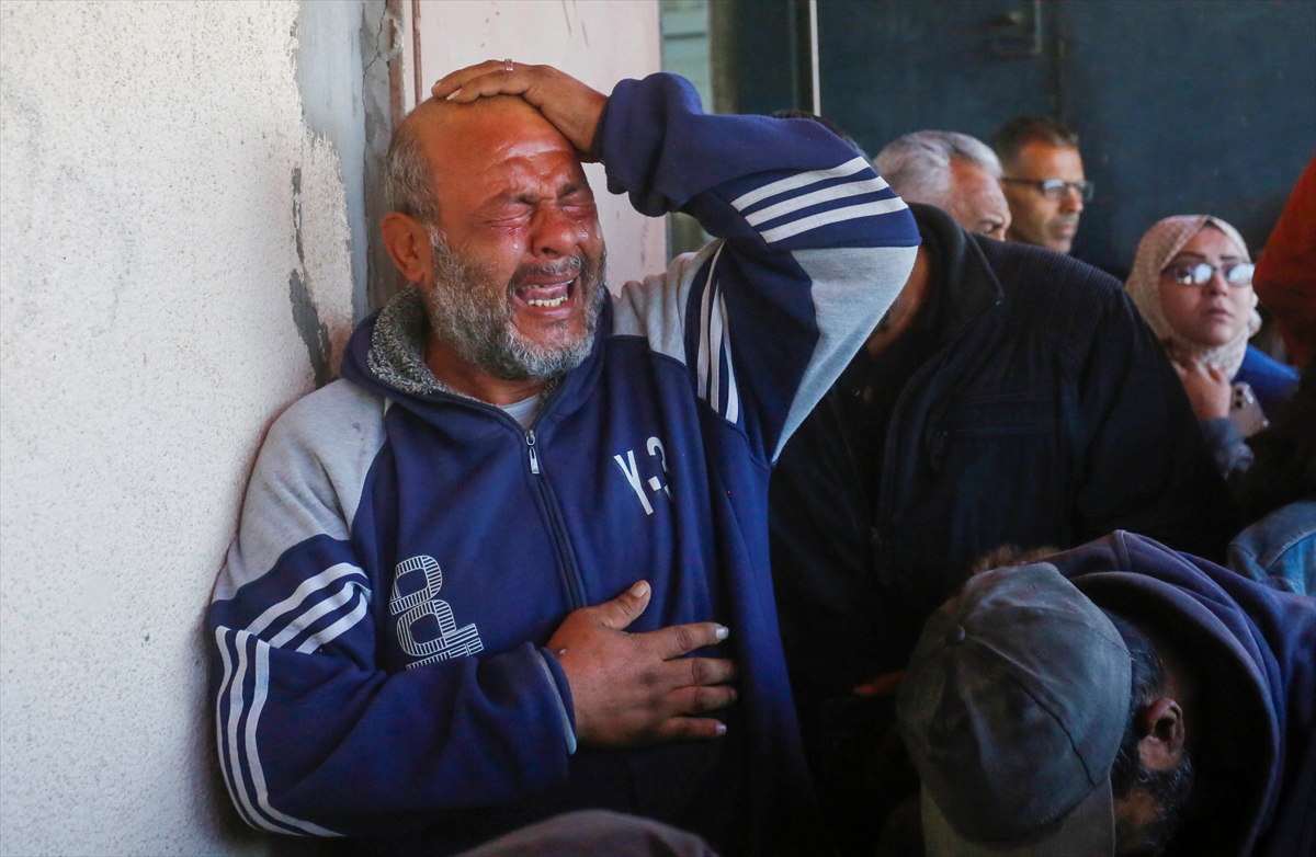 Israeli forces killed 17 Palestinians, injured 86 in Gaza & killed 5, injured several in Lebanon
