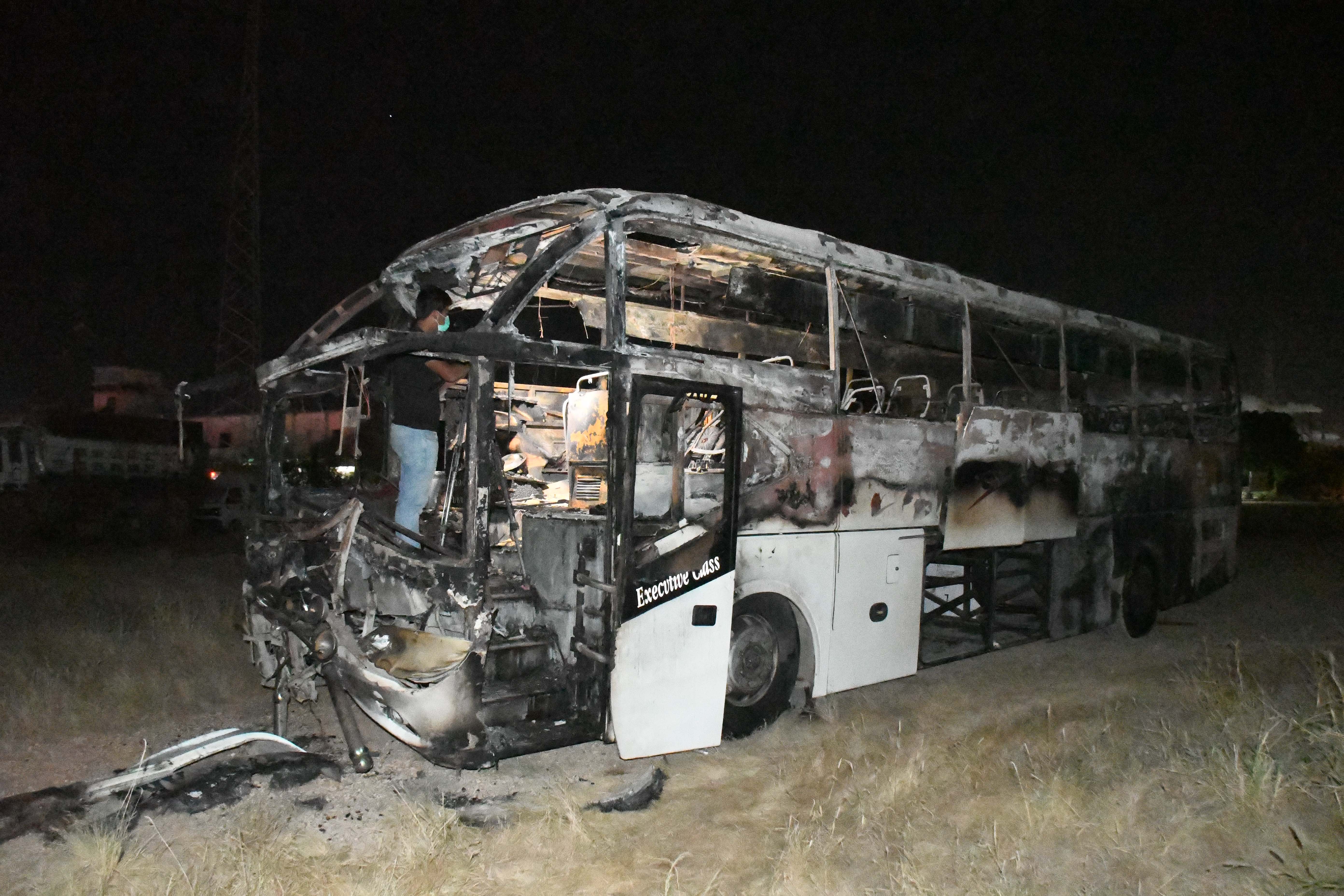 Pakistan: 17 dead as bus catches fire in Nooriabad