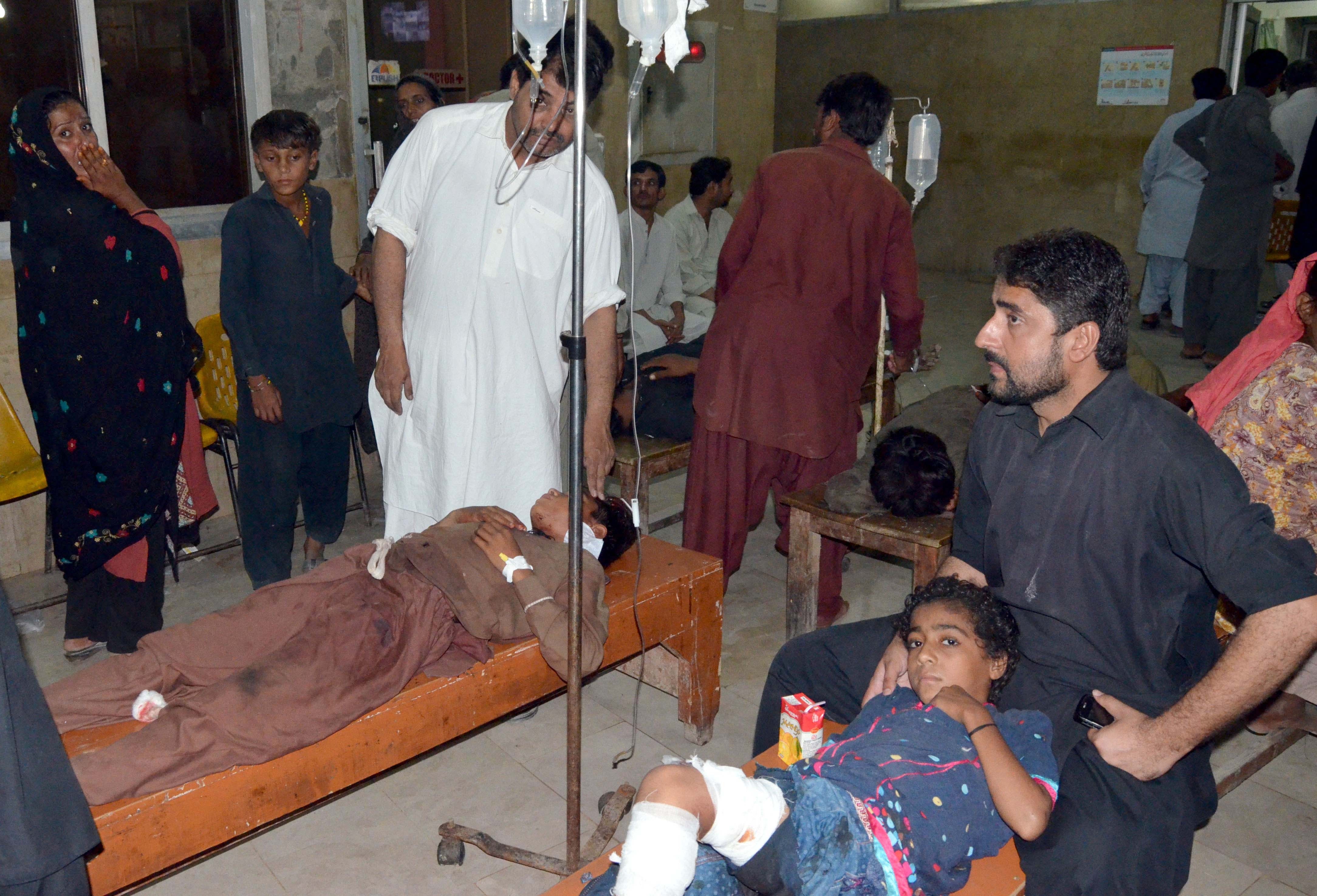 Pakistan: Blast kills 22 Shia Muslims Ashura procession in Sindh