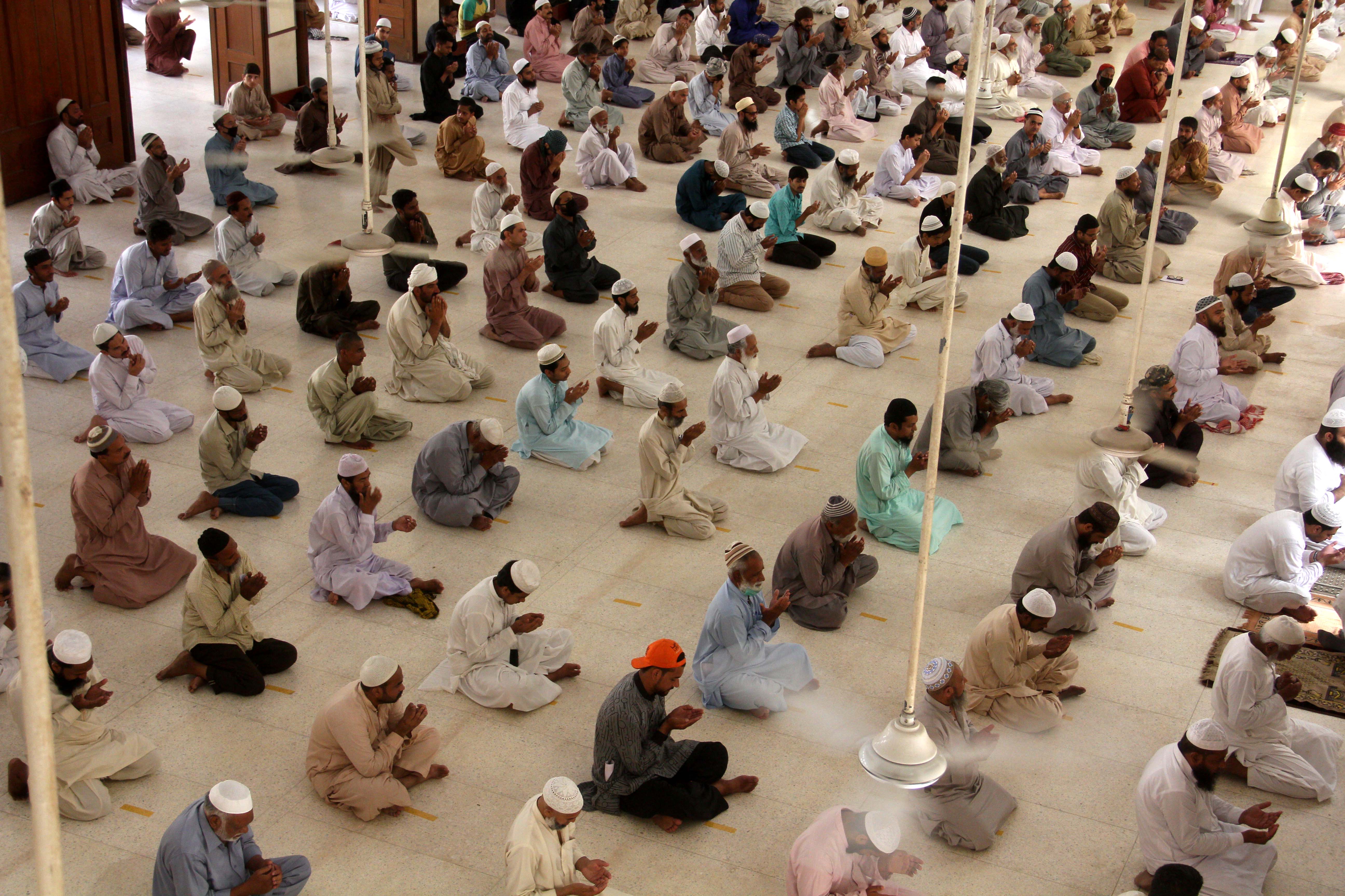 Pakistan: Philanthropists, charities help poor during Ramadan