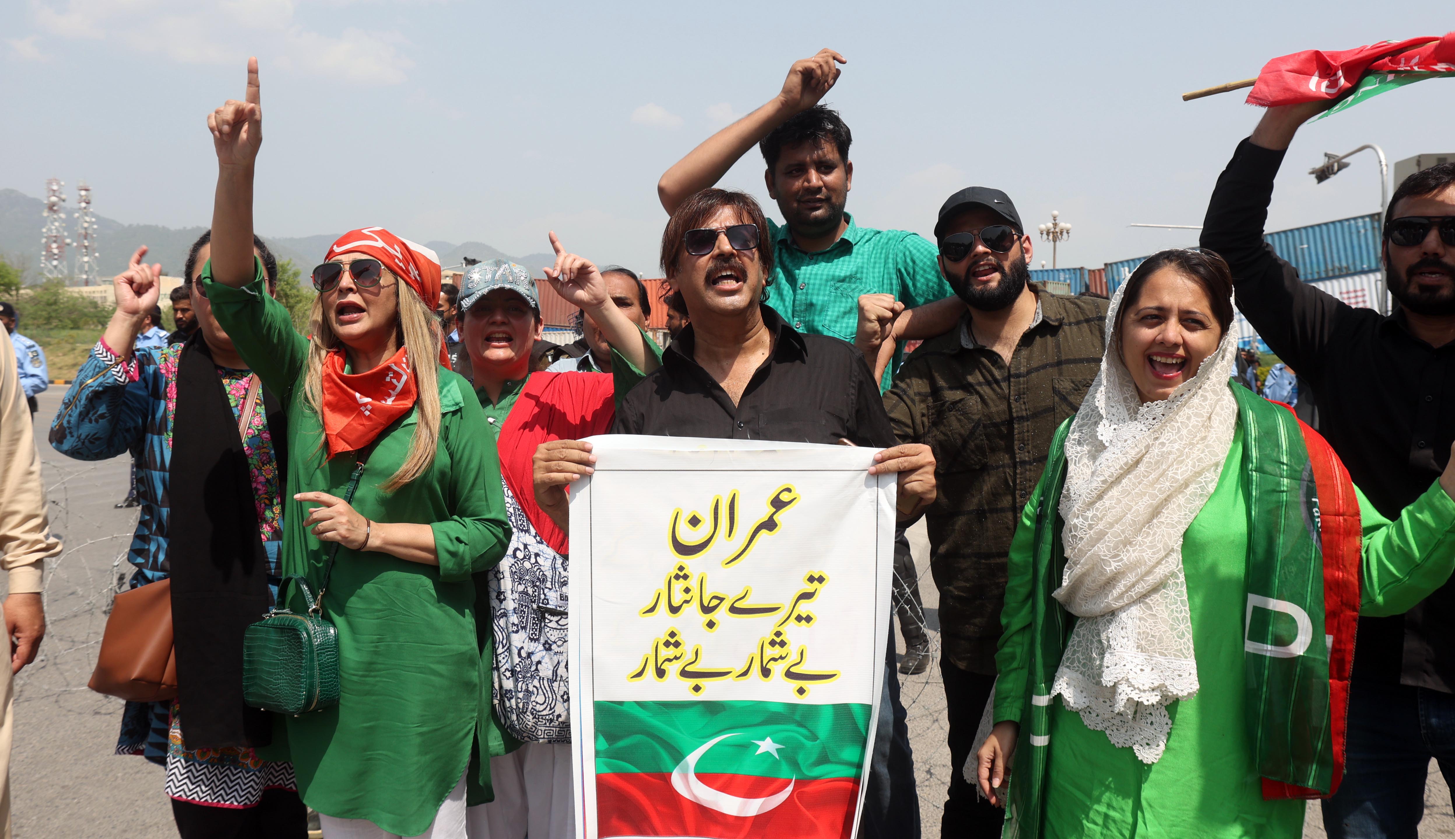 Pakistan’s premier de-notified following dissolution of Parliament