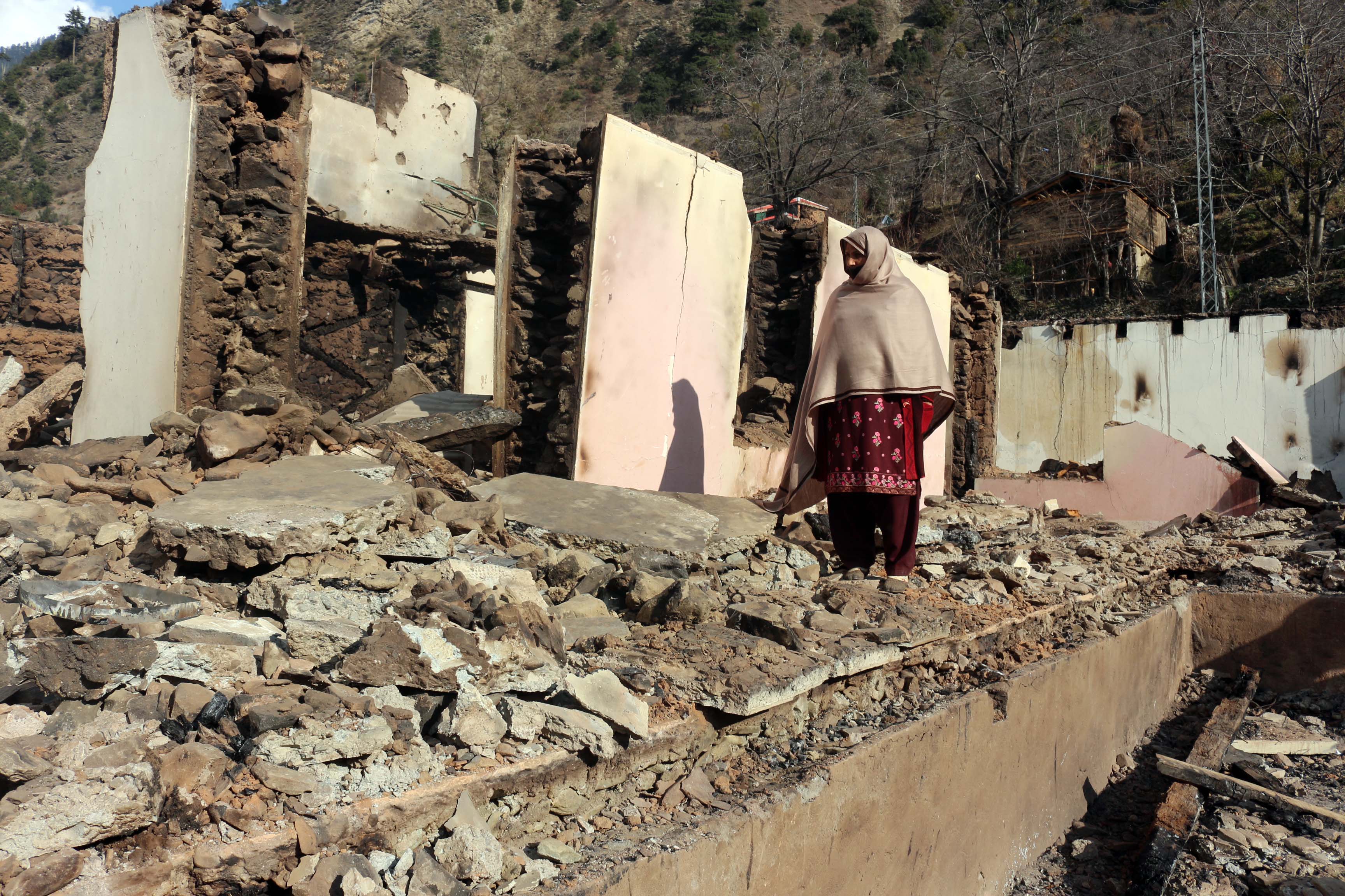 Kashmir: Border clashes kill 10 civilians