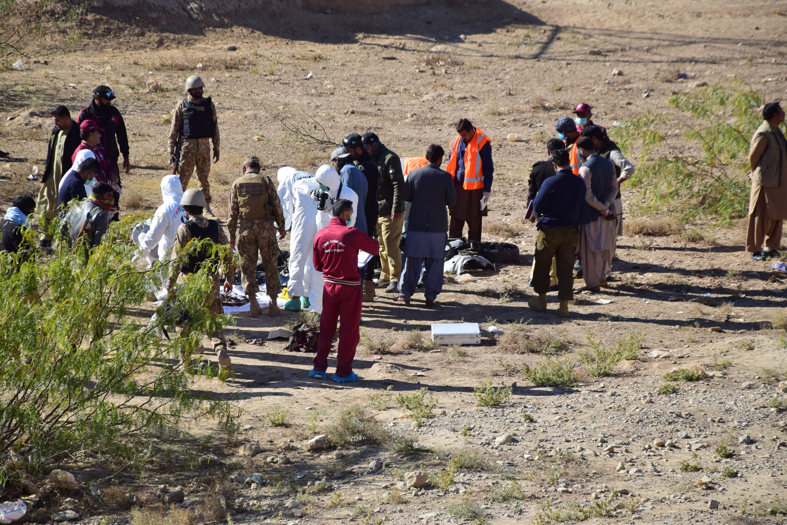 Pakistan: Suicide bomber targets police guarding anti-polio team, leaving 4 dead, 27 injured