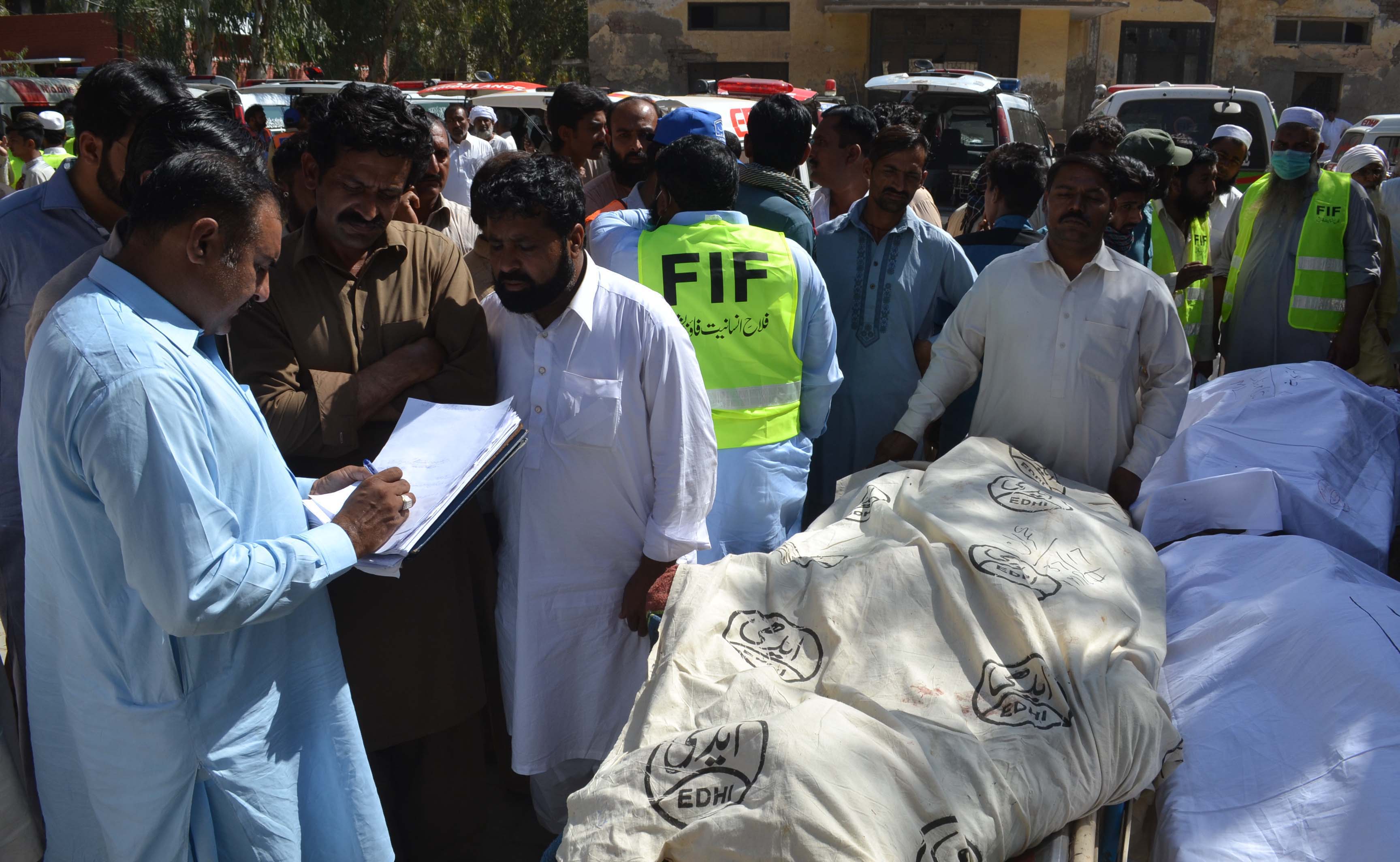 Pakistan: 20 killed in NE Pakistan shrine carnage