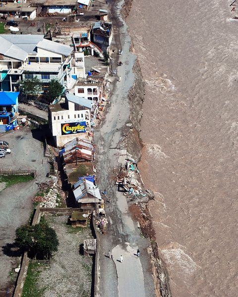 Pakistan flash floods kill dozens