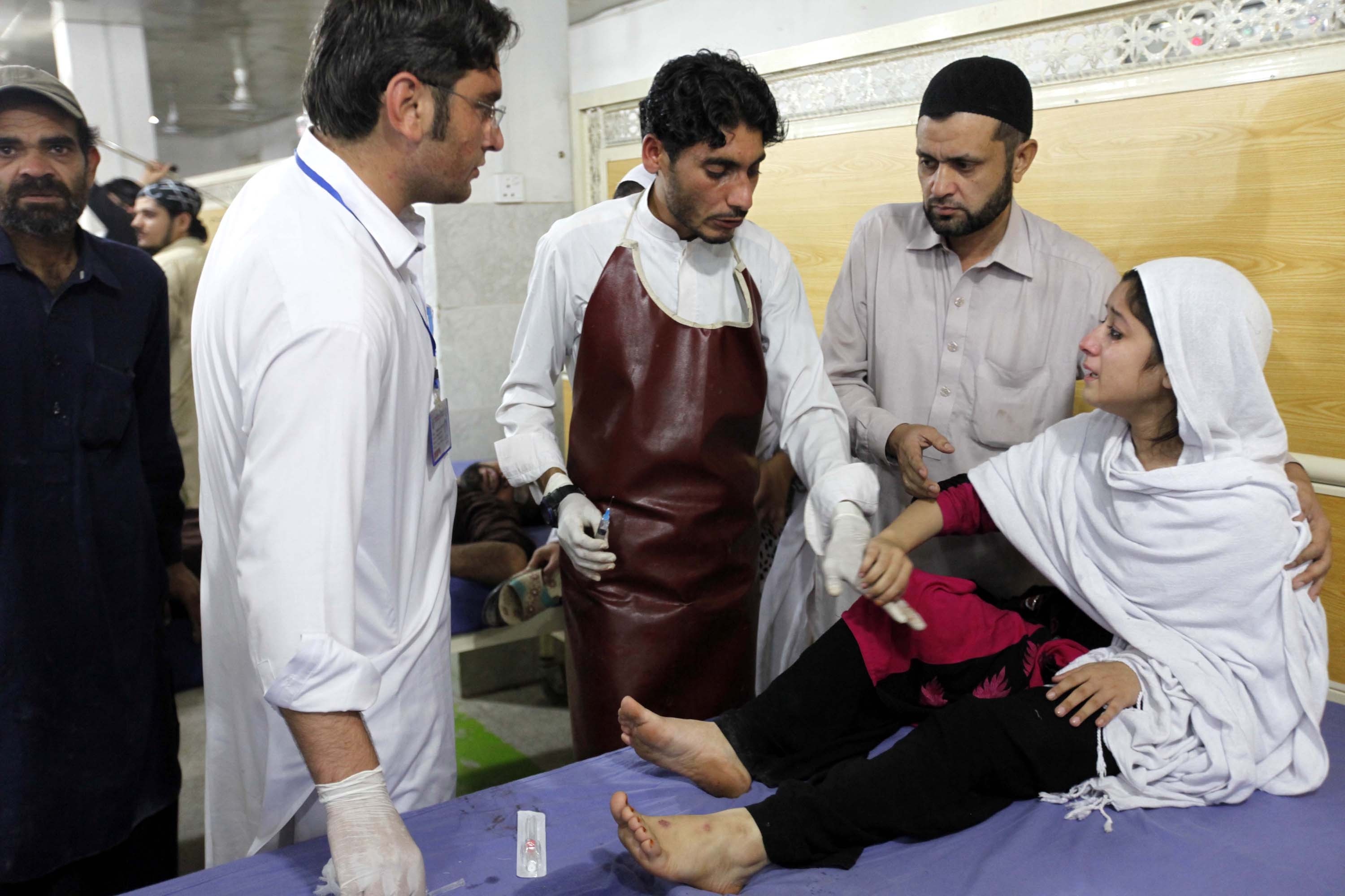 310 killed as powerful quake rocks Pakistan, Afghanistan