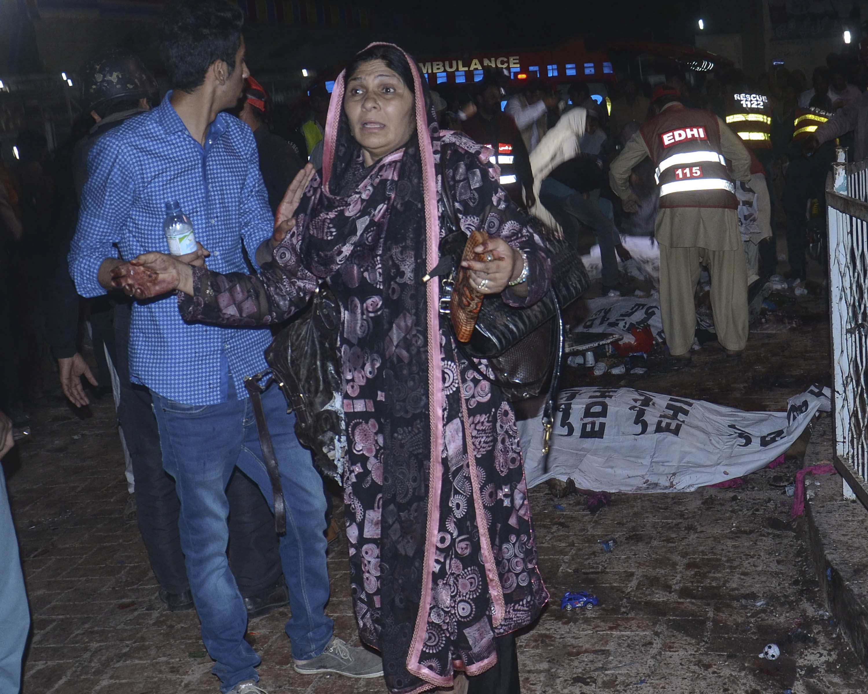 Pakistan: 6 killed in Lahore suicide bombing