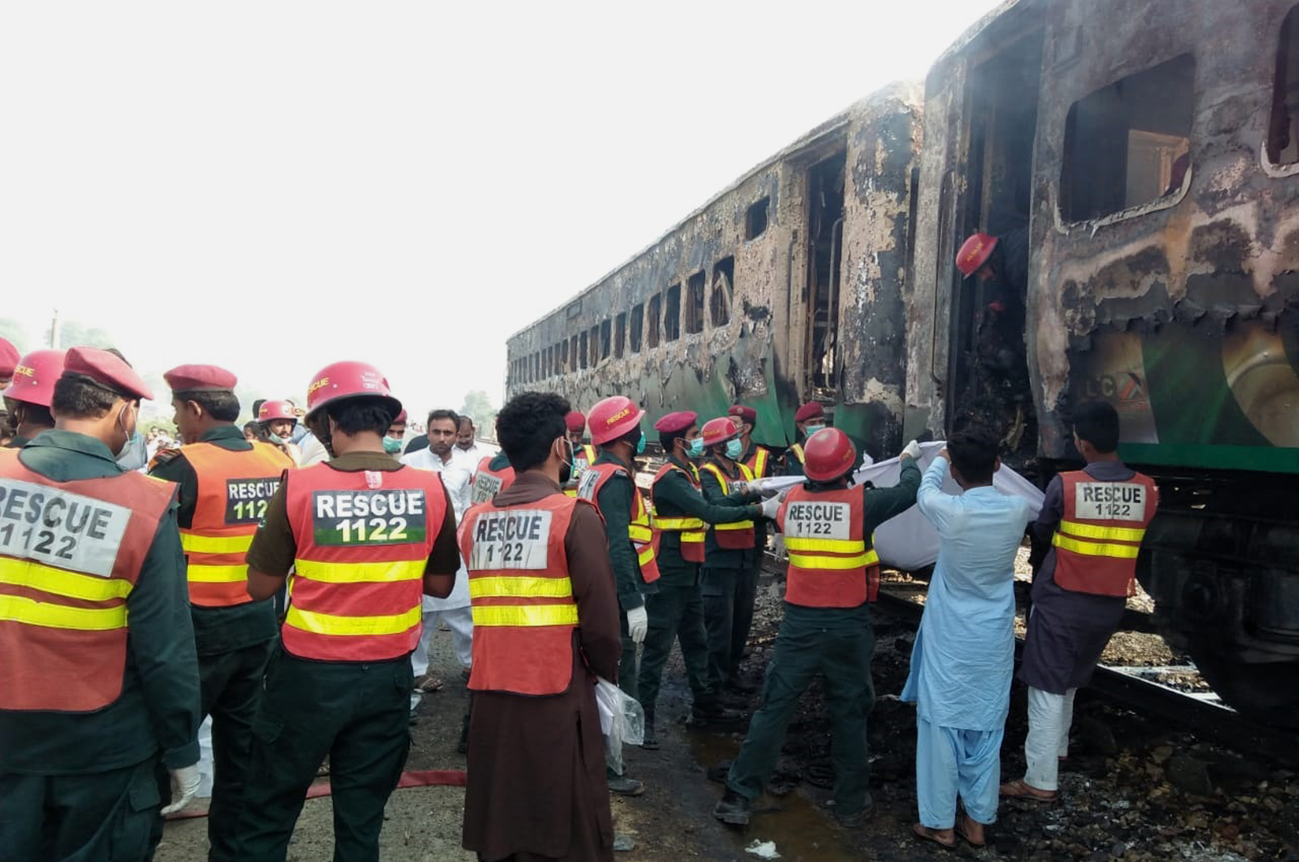 Pakistan: Train fire in NE Pakistan kills 65, injures 40