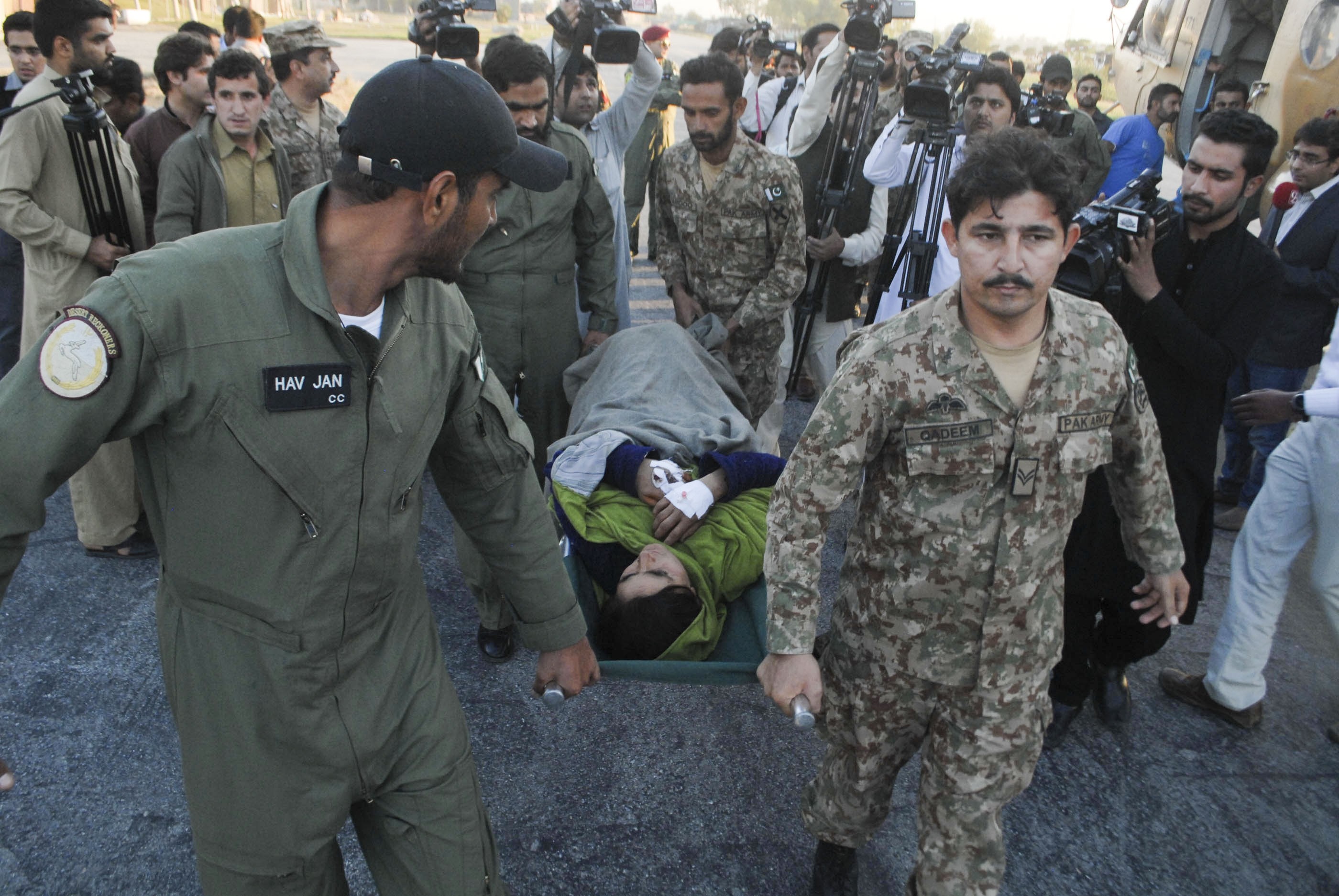Rescue efforts underway as S Asia quake leaves 385 dead