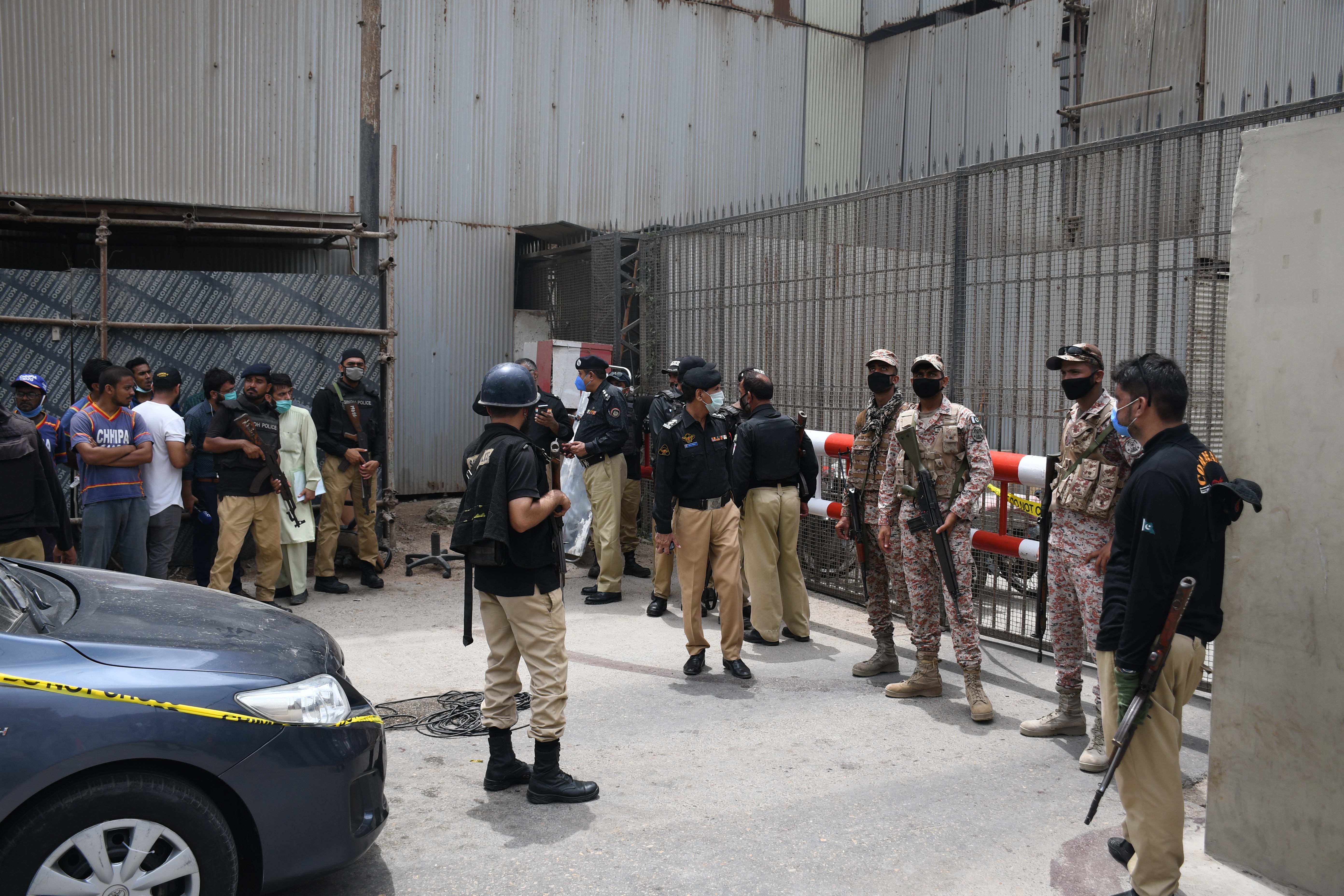 Pakistan: 9 killed as terrorists attack stock exchange