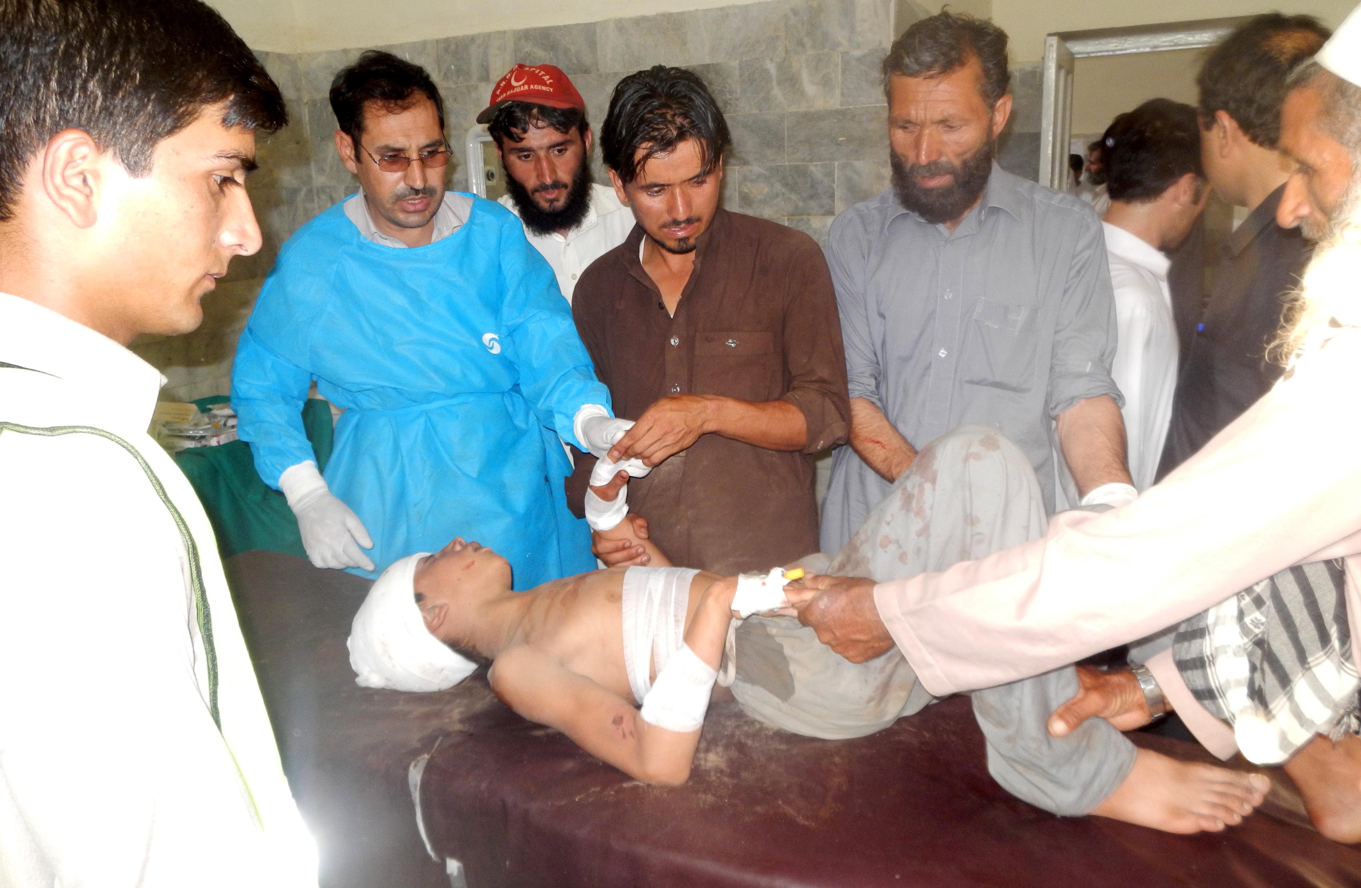 Pakistan: Suicide bomb attack kills 30 during Friday prayers