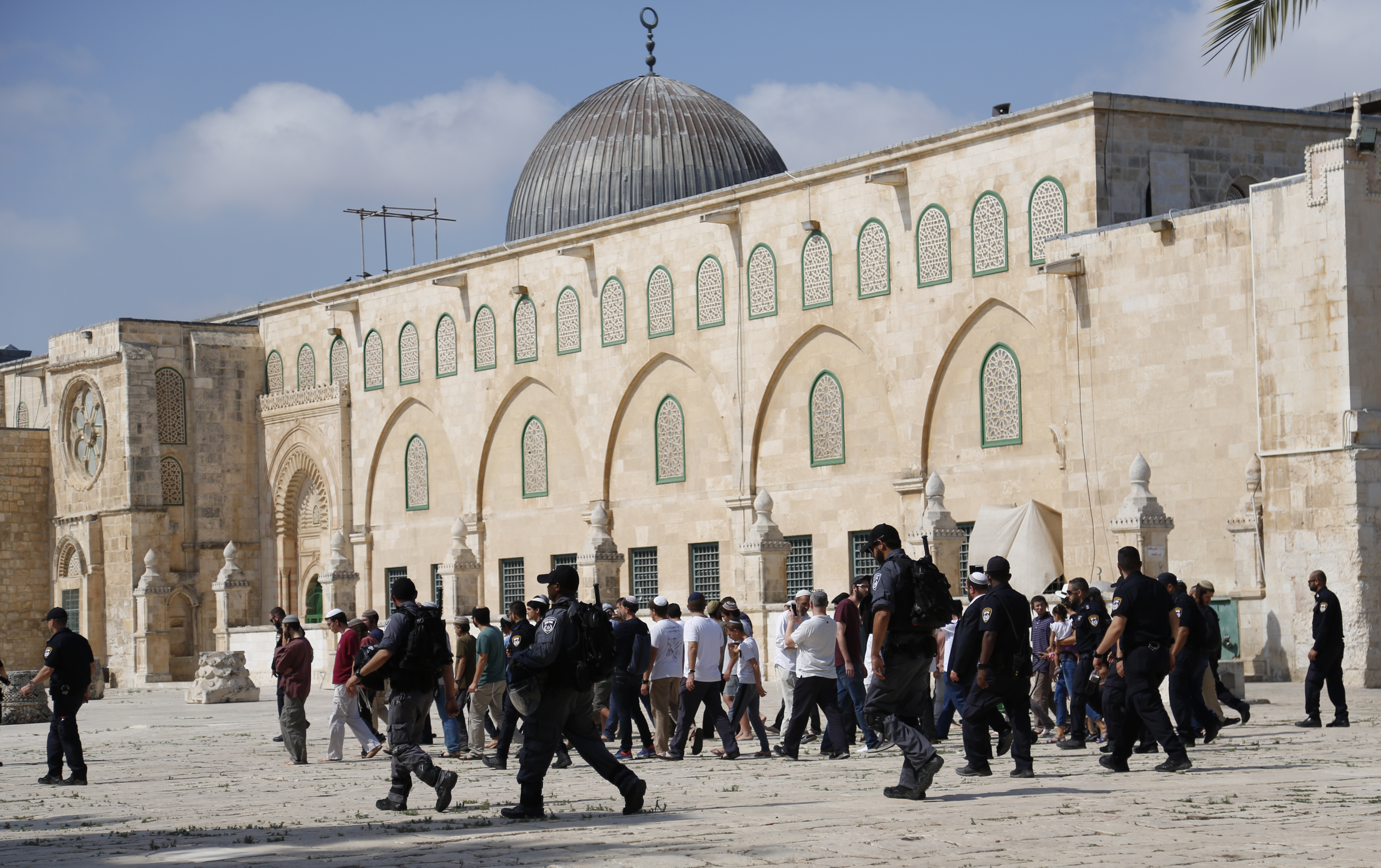 Palestine: Jewish settlers storm Al-Aqsa for New Year celebration