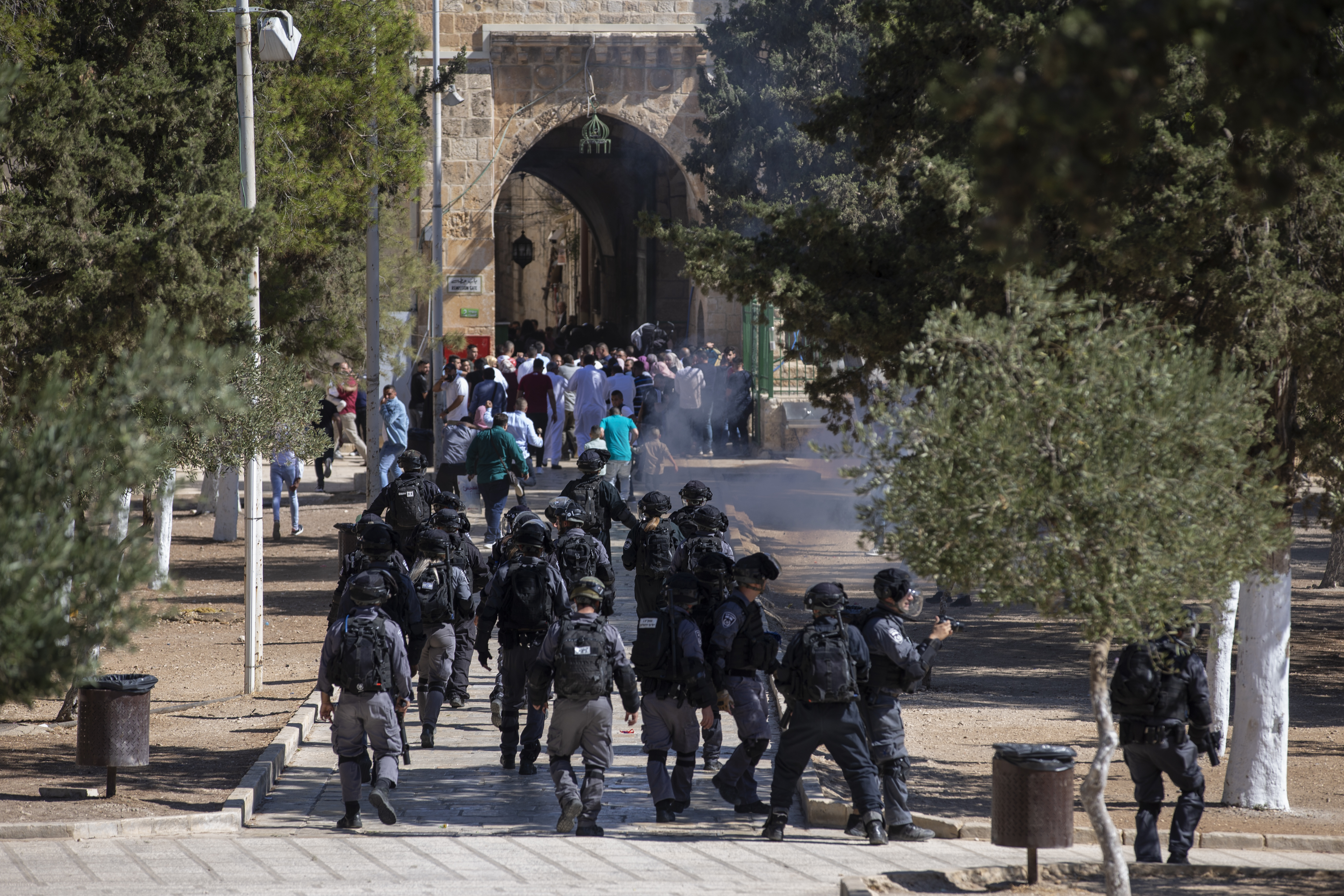 Palestine: Dozens of Israeli settlers storm Al-Aqsa complex