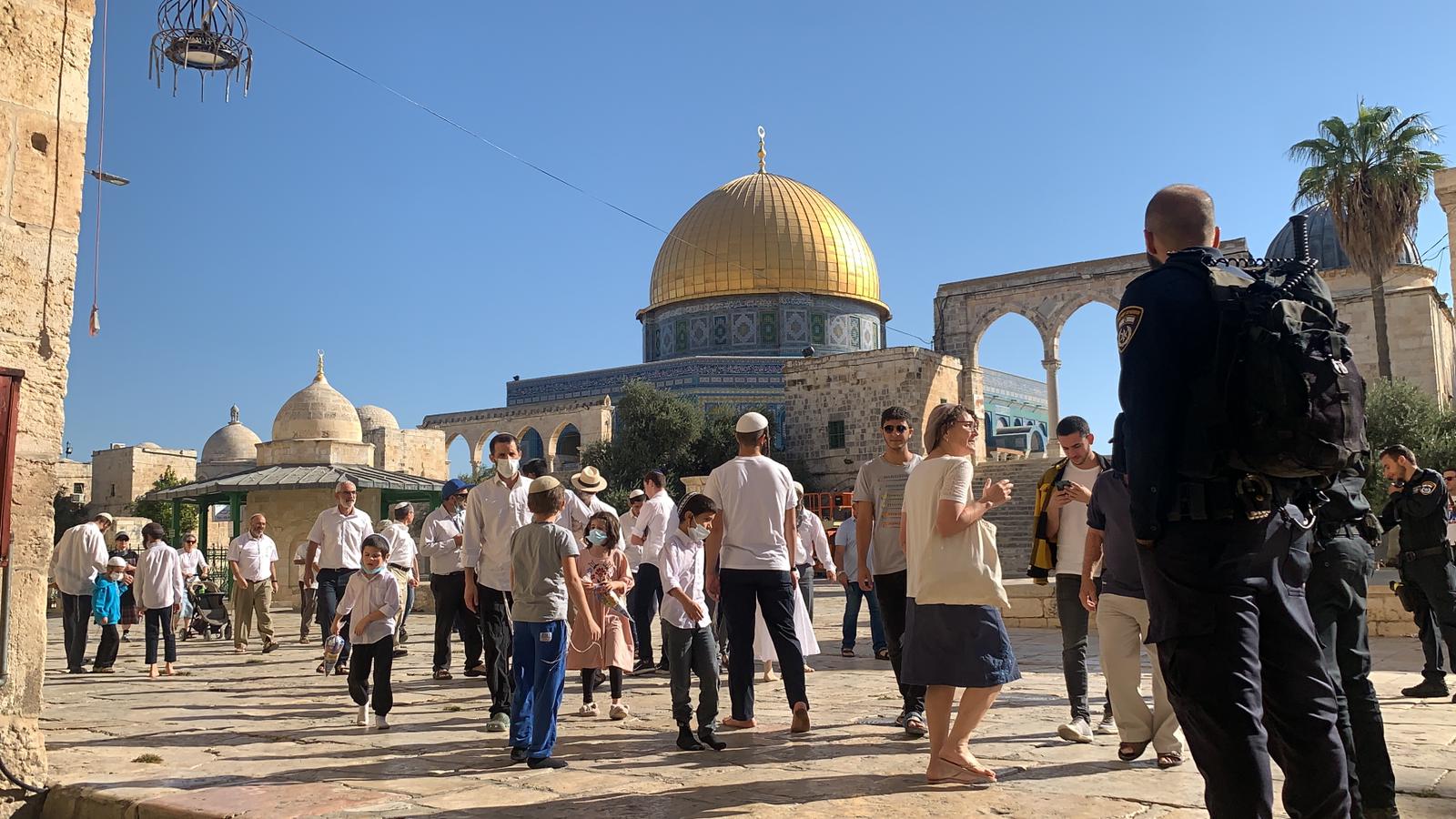 Palestine: Flag-waving Israeli settler storms Al-Aqsa complex; 1000 settler incursions in a week