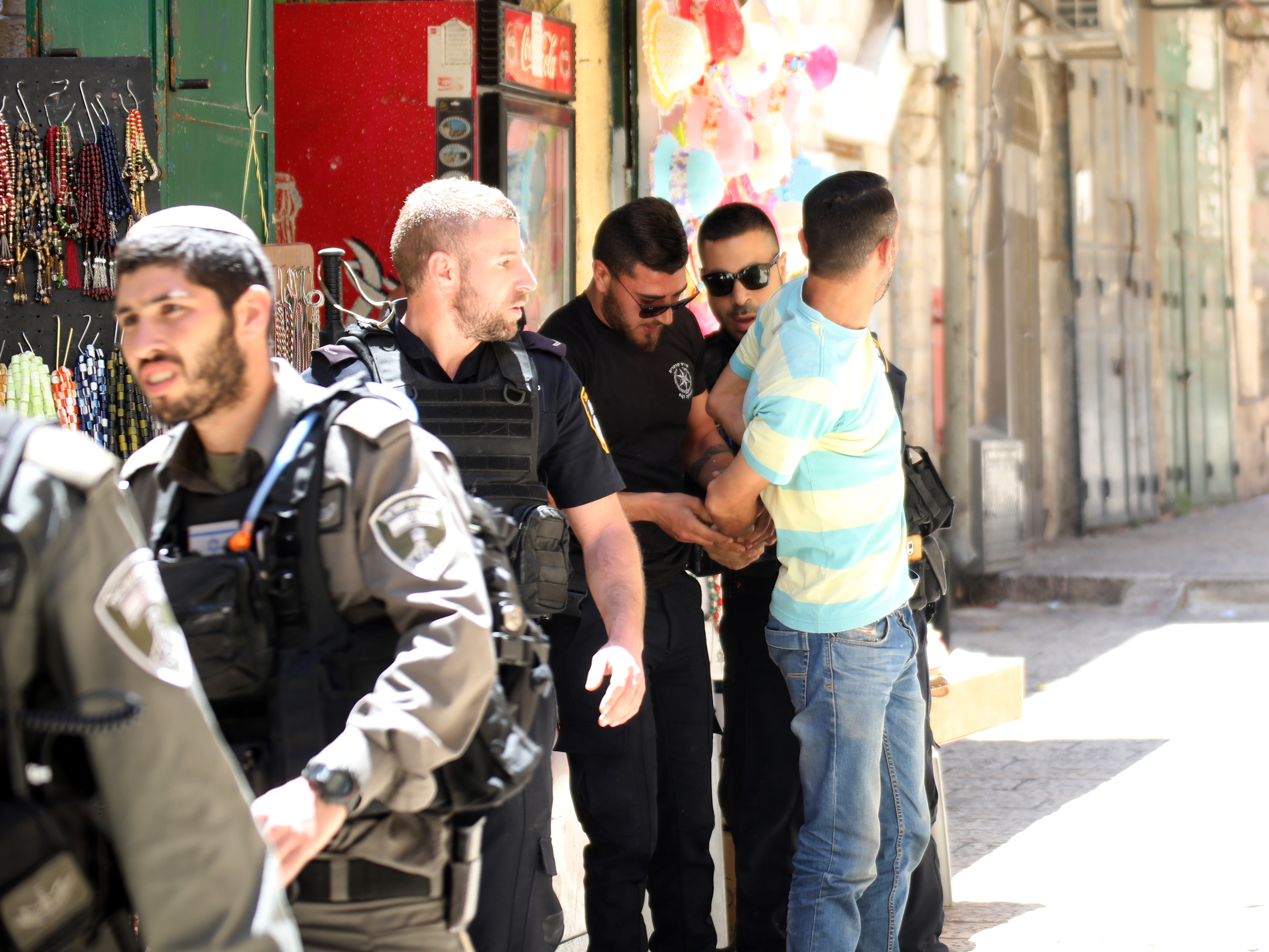 Palestine: Jordanian shot dead by Israeli police in Jerusalem knife attack