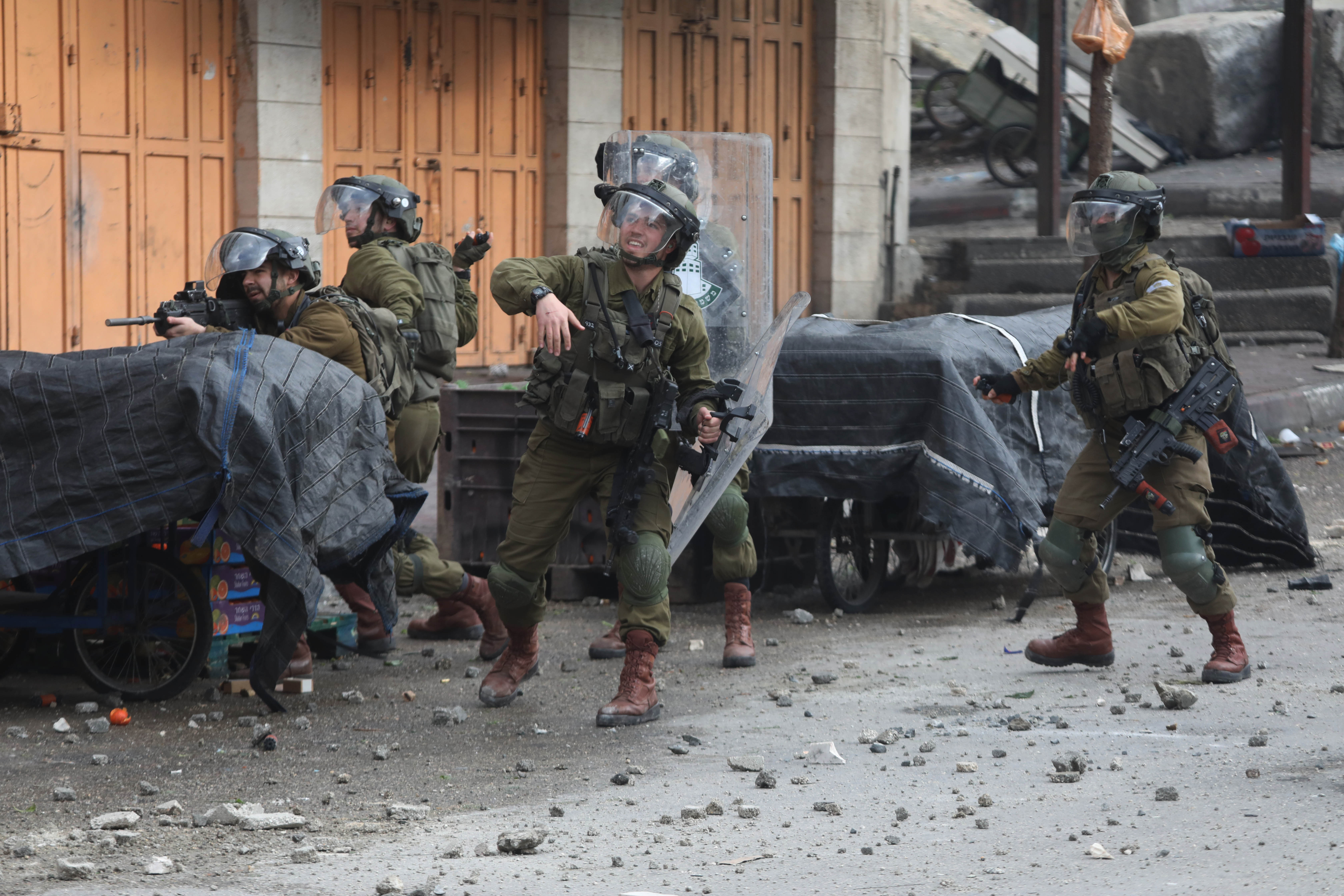 Palestine: Israeli forces injure 80 Palestinians in anti-settlement rallies