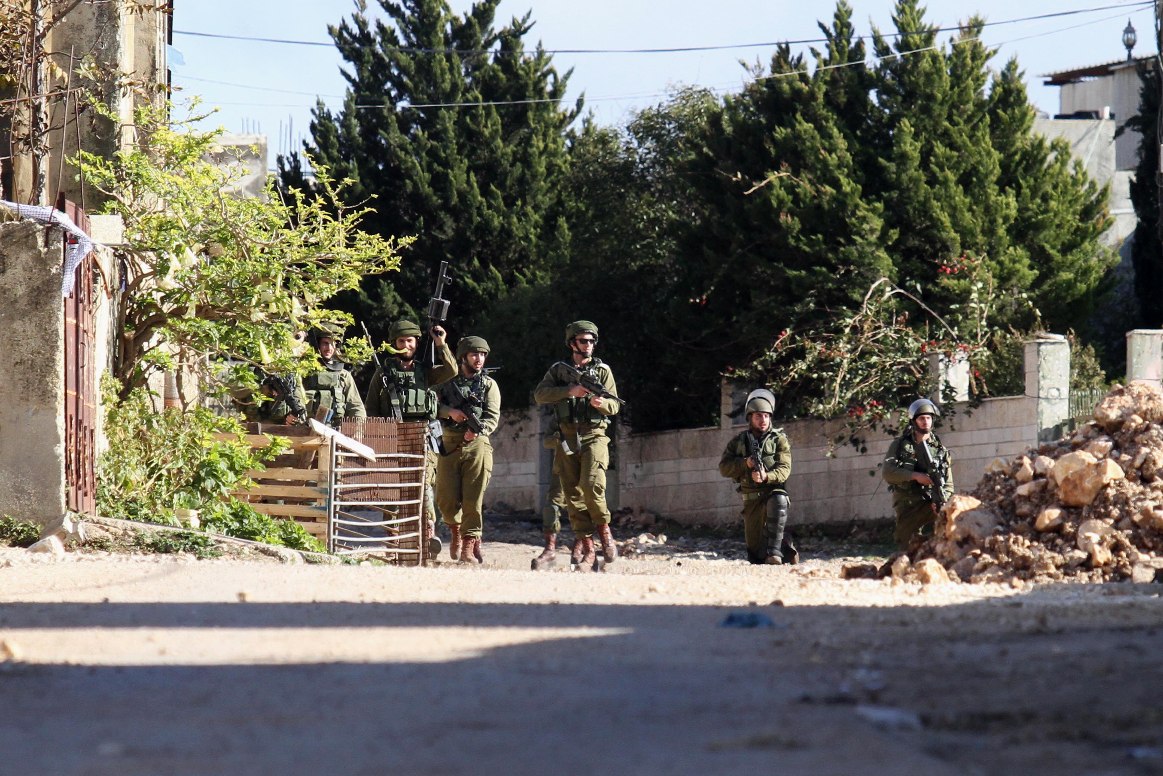 Palestinian killed as Israeli army fires at protesters in Nablus