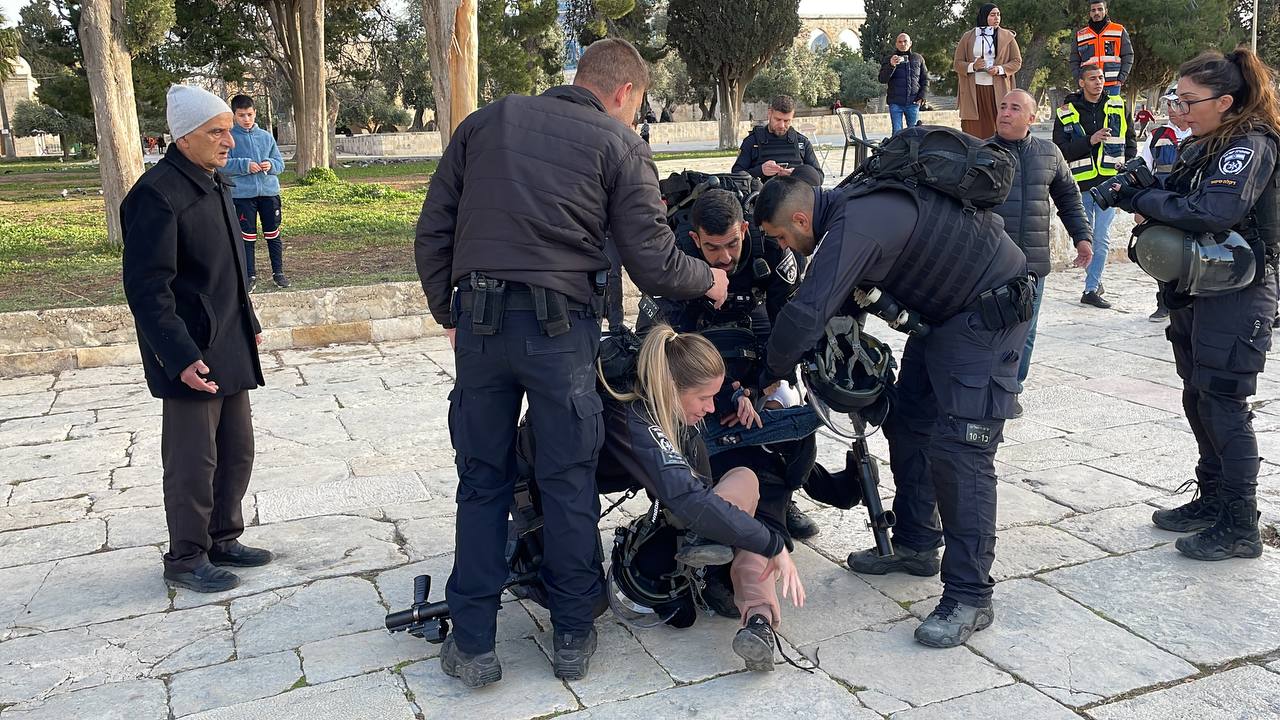 Palestine: Israeli police storm Al-Aqsa Mosque, detain 400 Palestinians