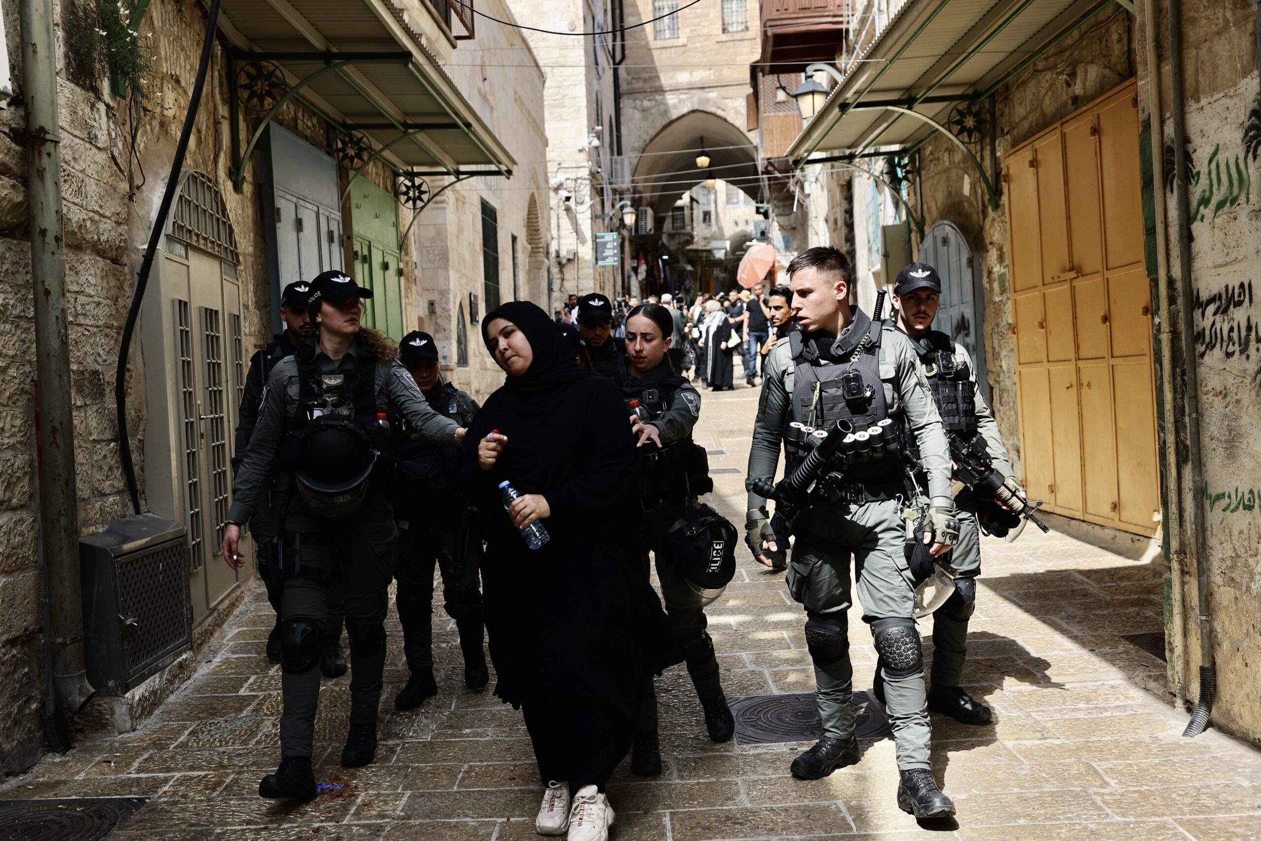 Palestine: Hundreds of Israeli settlers storm Al-Aqsa Mosque compound