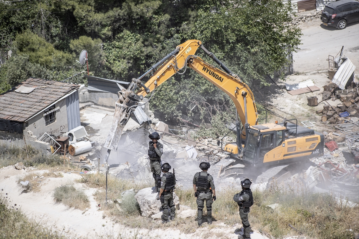 Palestine: 86 Palestinians injured as Israeli army raids Joseph’s Tomb