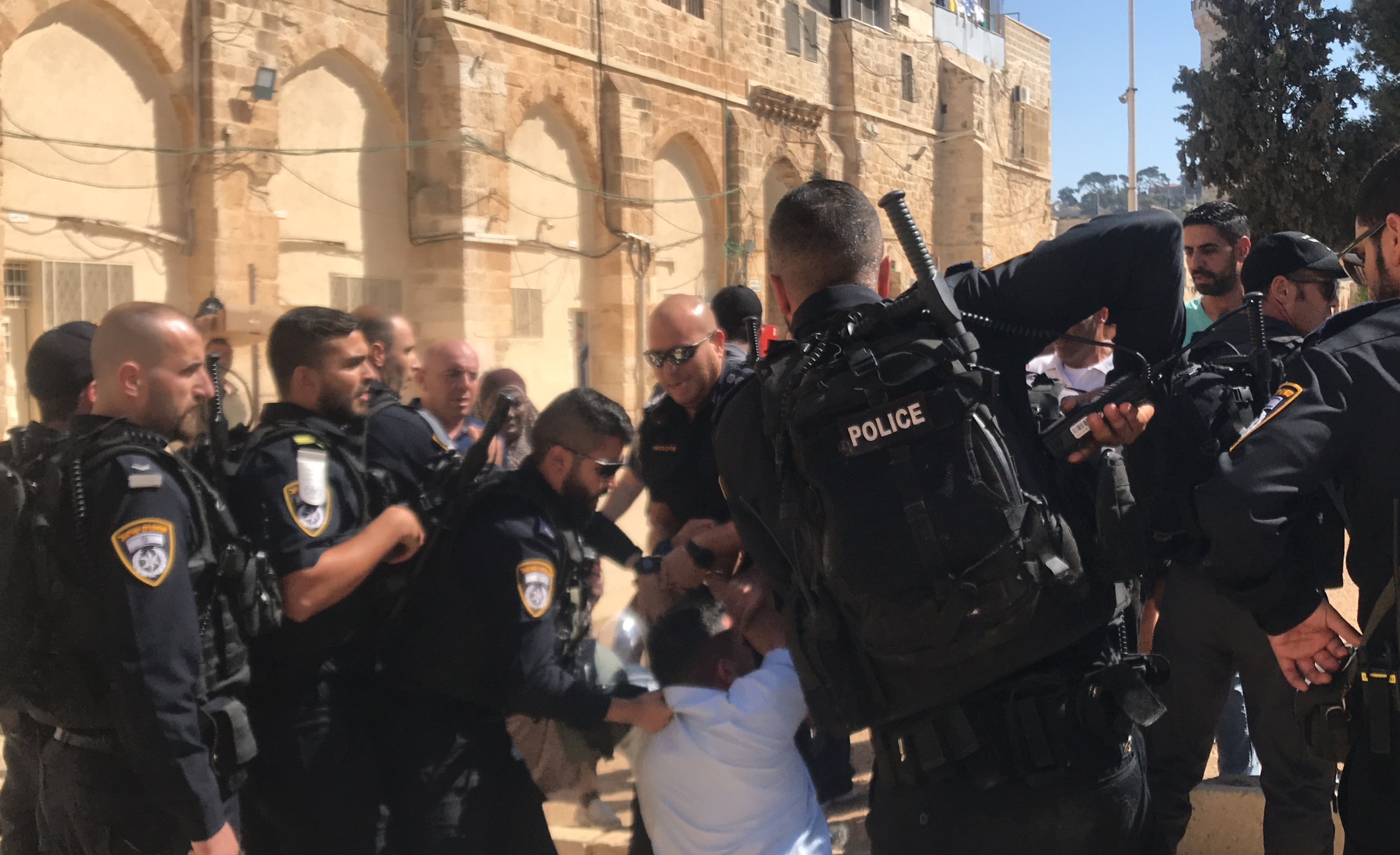Palestine: Jewish settlers storm Al Aqsa Mosque compound, Israel closes Ibrahimi mosque to Muslims