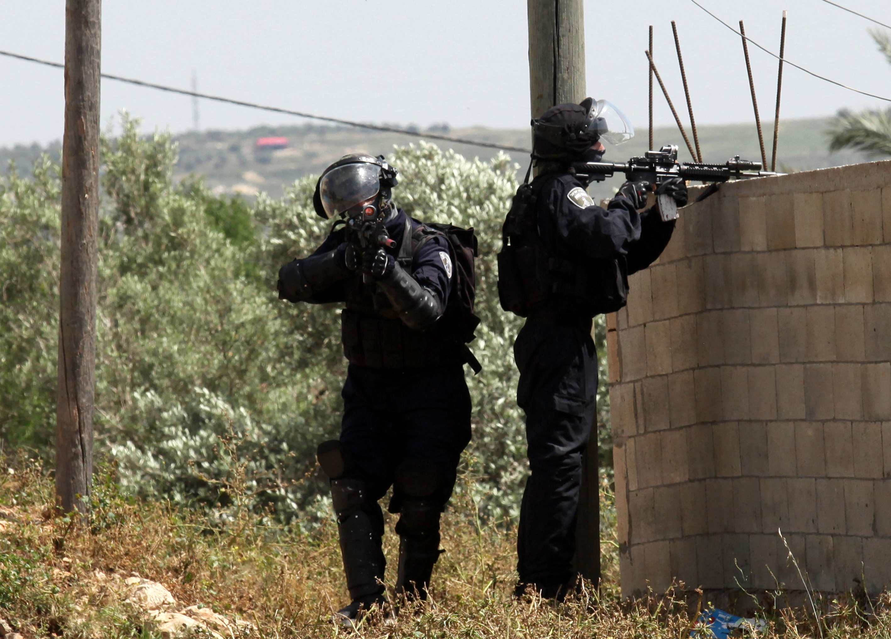 Palestine: Palestinians suffer as Israelis closes off W Bank during Passover