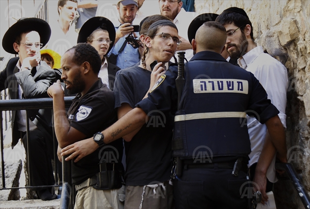 Palestine: Jewish settlers storm Al-Aqsa compound