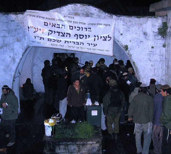 Palestine: 1,000 Jewish settlers storm West Bank shrine