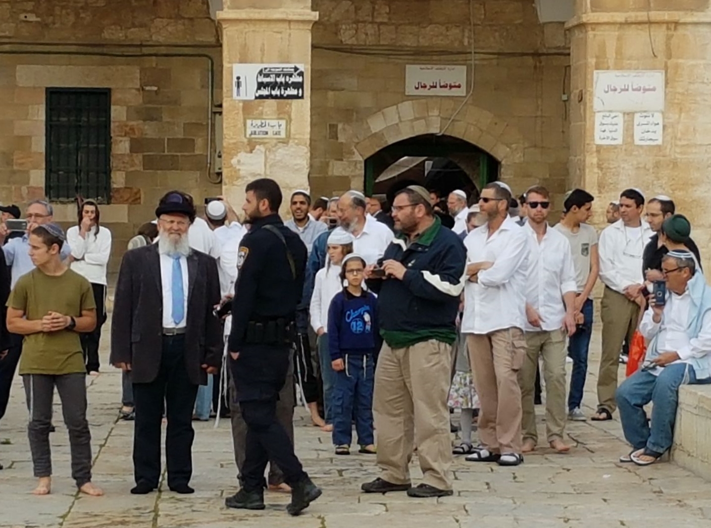Palestine: 275 Israeli settlers storm Al-Aqsa Mosque courtyards