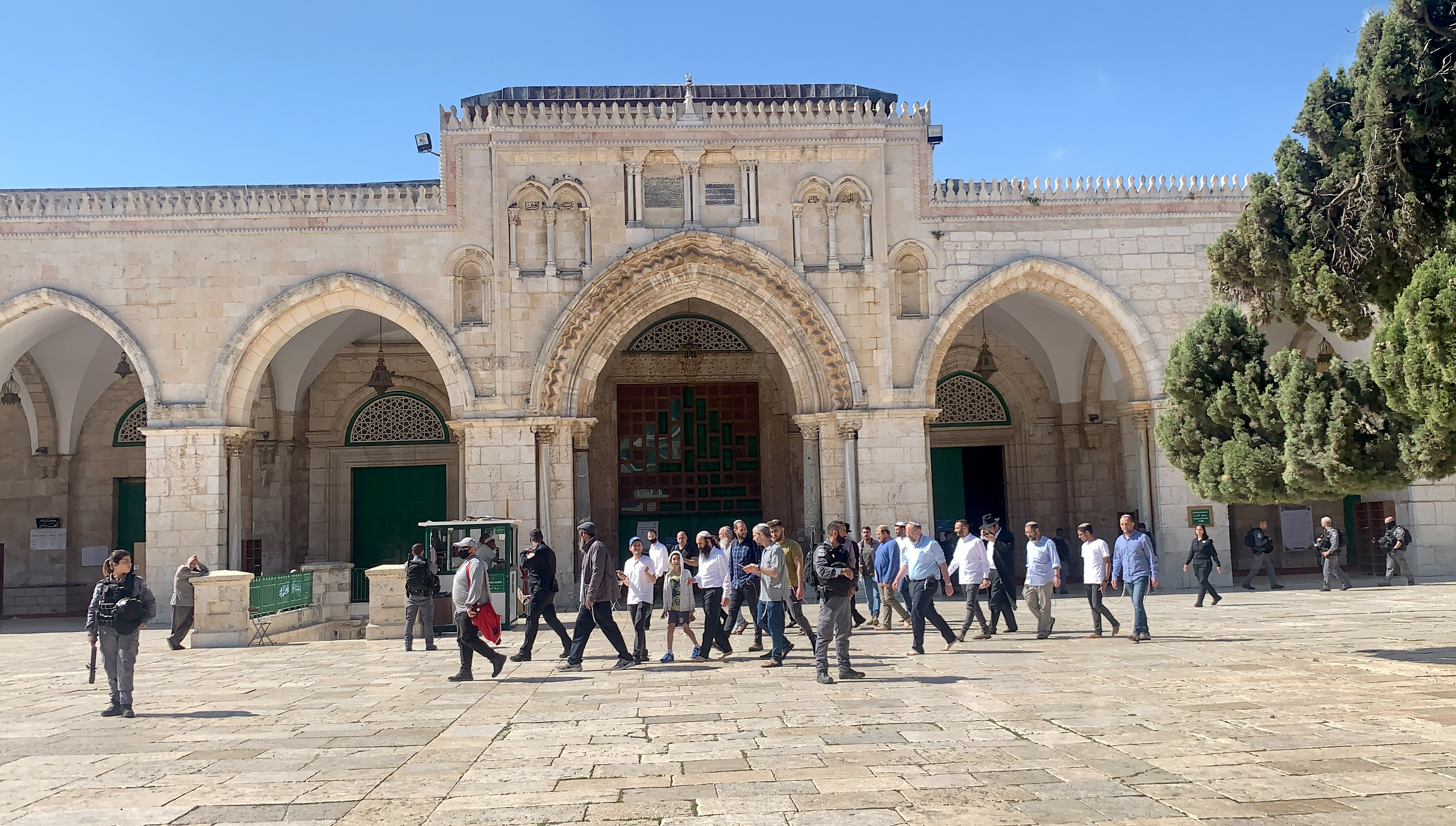 Palestine: 120 Israeli settlers storm Al-Aqsa Mosque compound