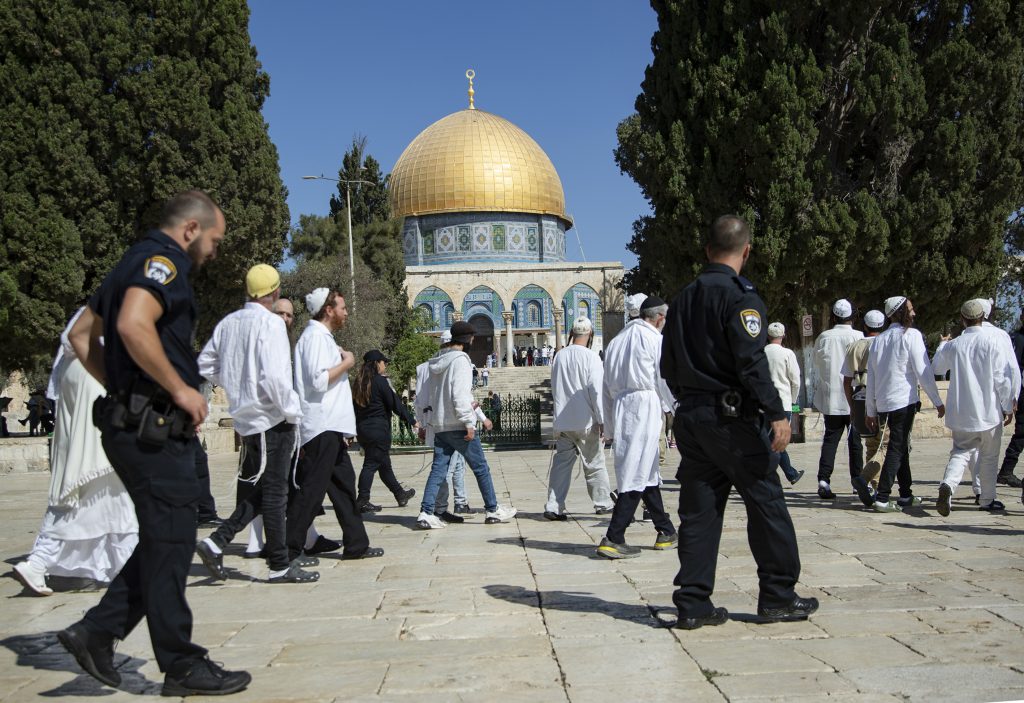 Palestine: Jewish settlers storm Al-Aqsa to celebrate Sukkot - The