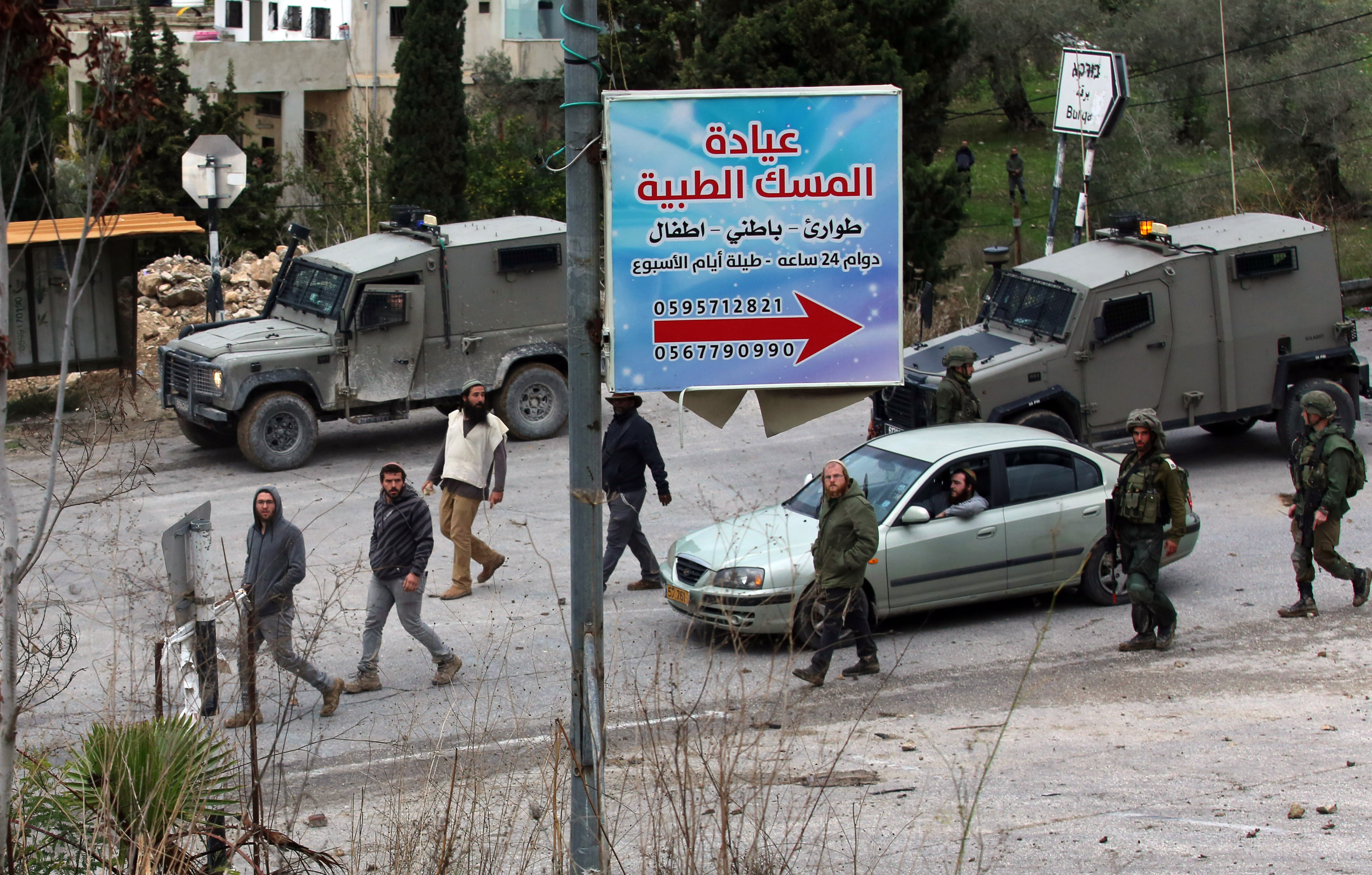 Palestine: Israeli settlers attack Palestinian homes in occupied West Bank